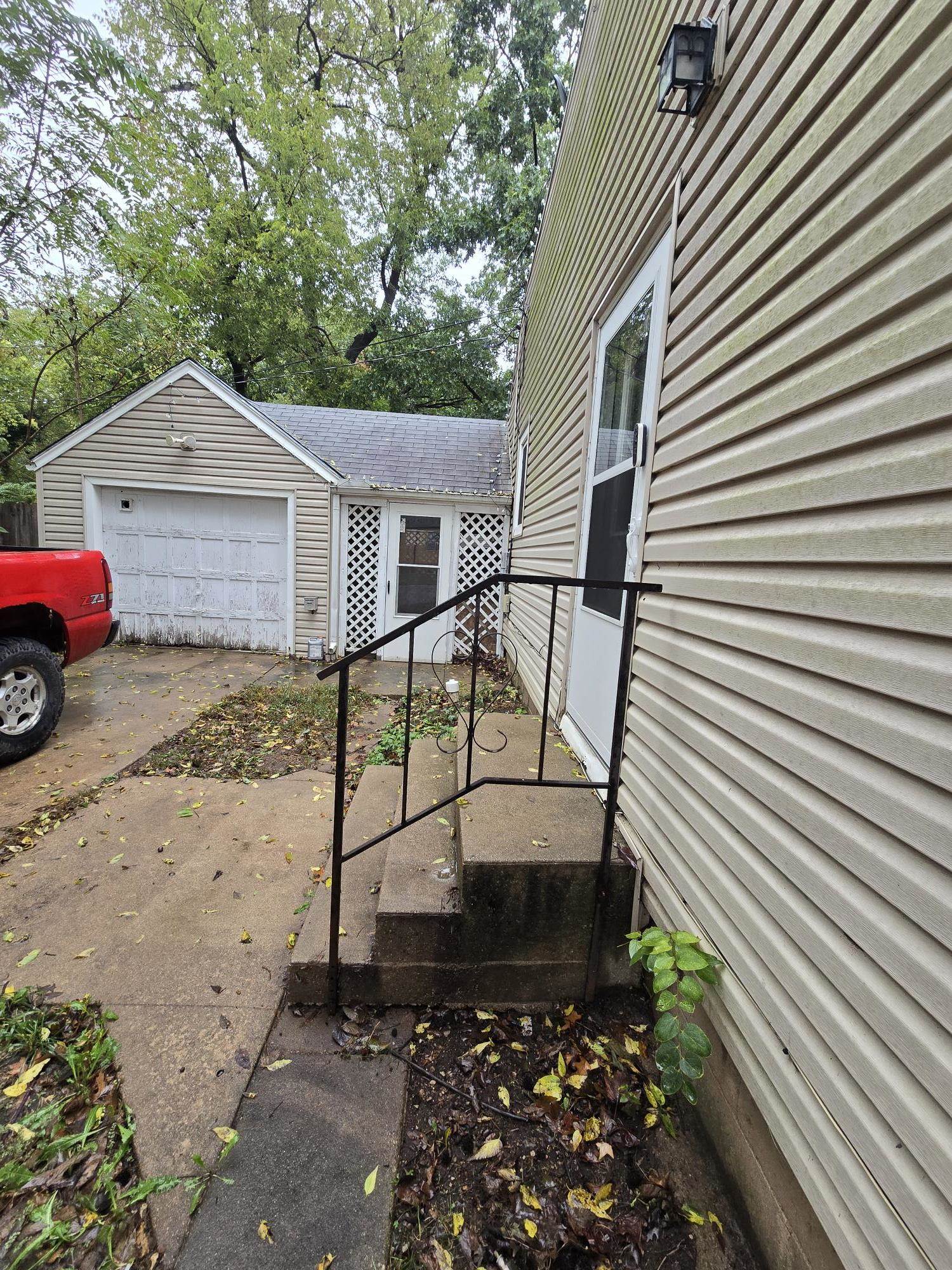 1118 Thompson Property Photo 2