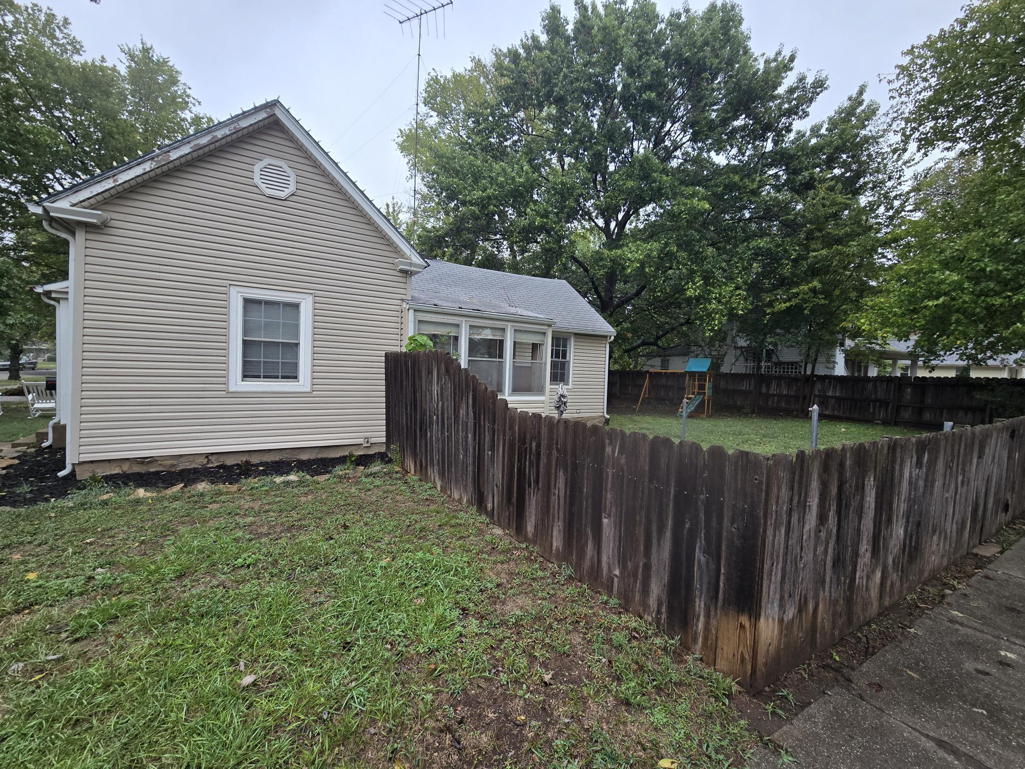 1118 Thompson Property Photo 3