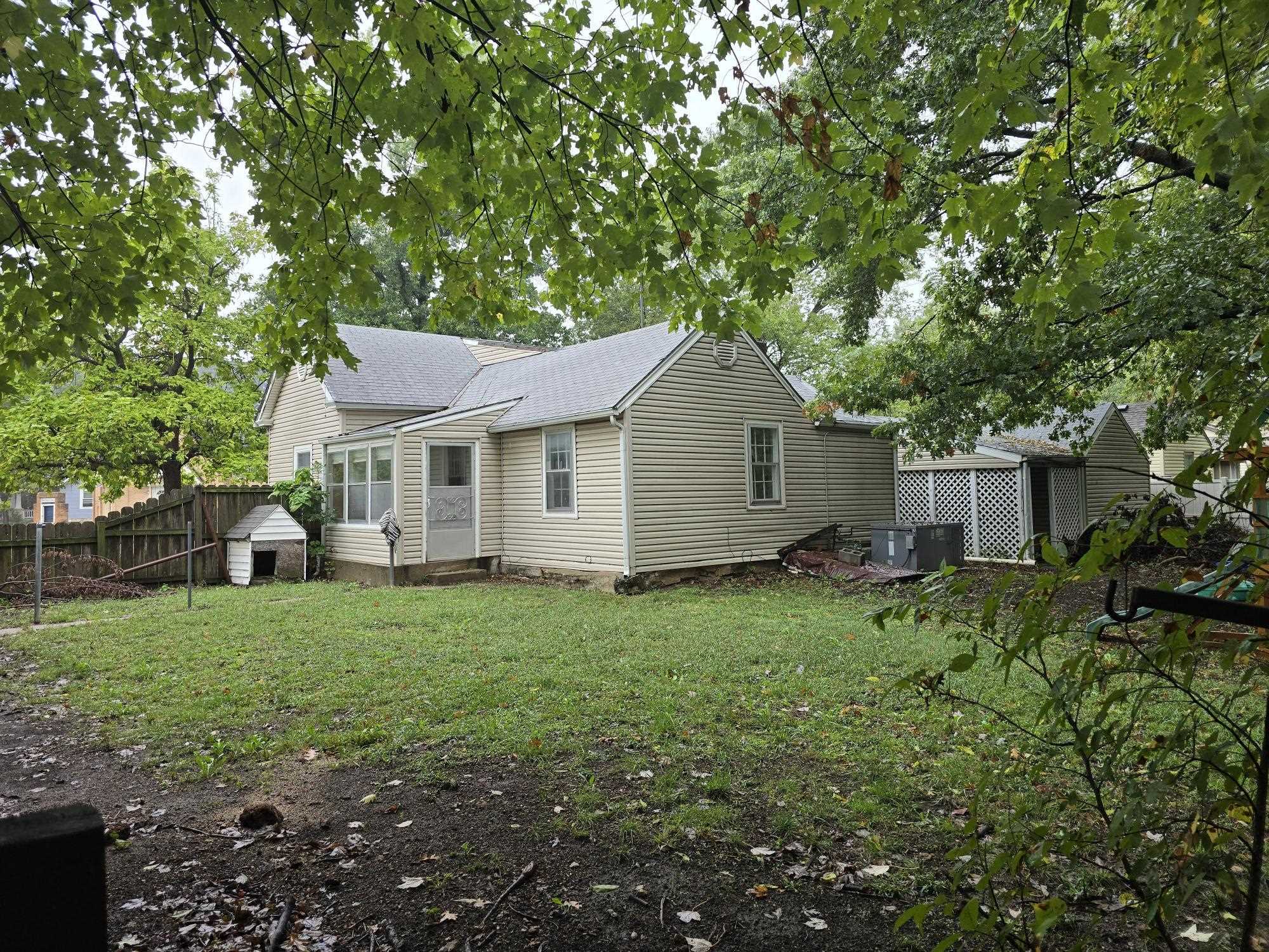 1118 Thompson Property Photo 4