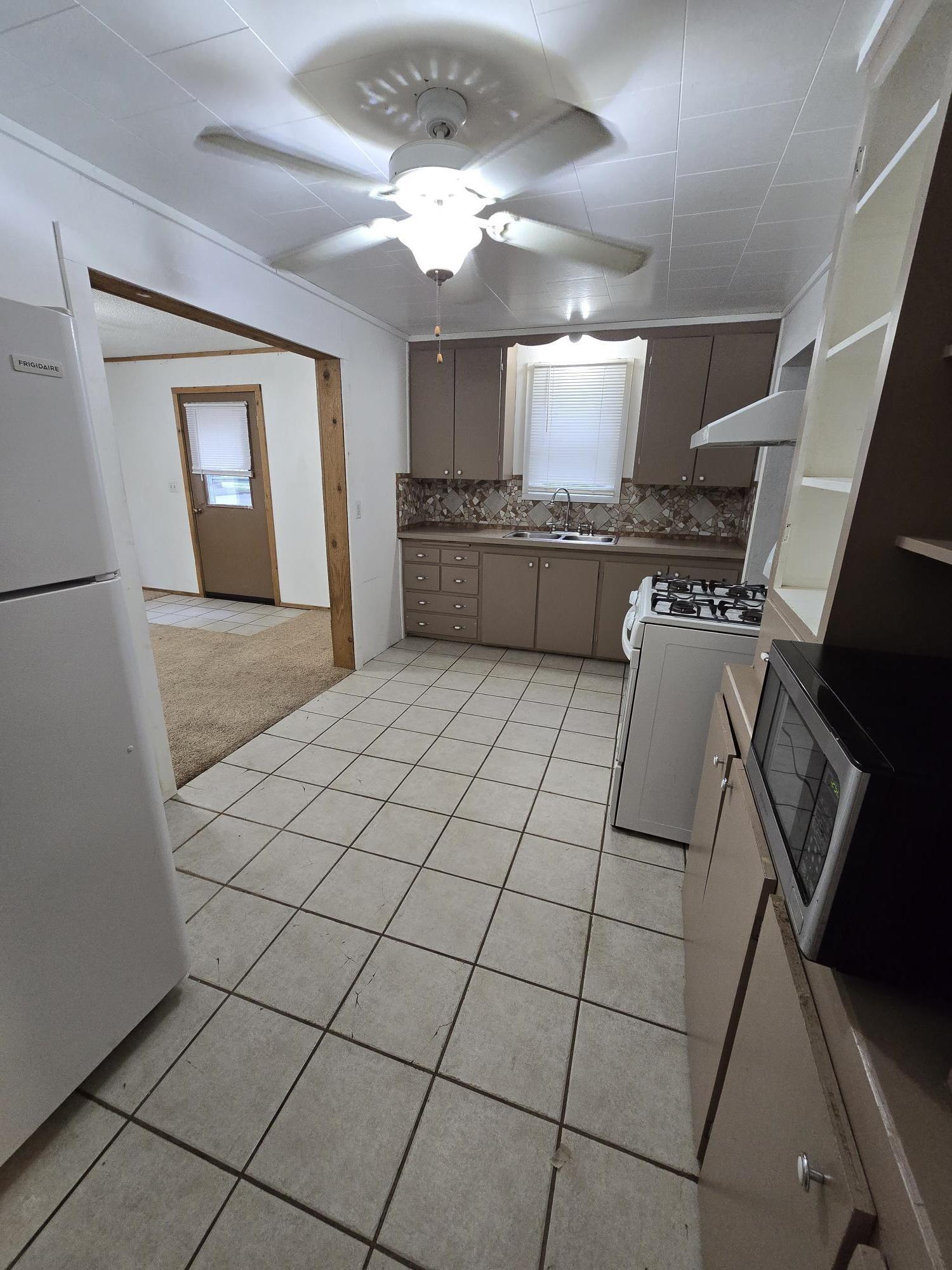 1118 Thompson Property Photo 10