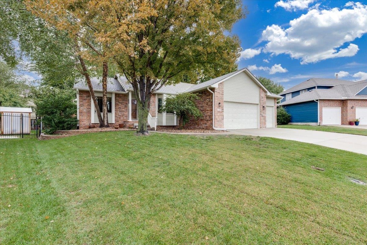 1418 N Briarwood Pl Property Photo 2