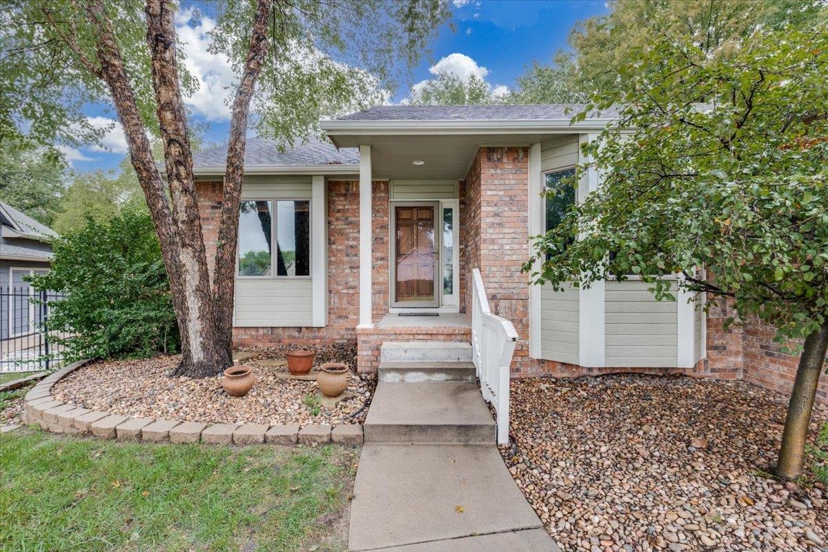 1418 N Briarwood Pl Property Photo 3