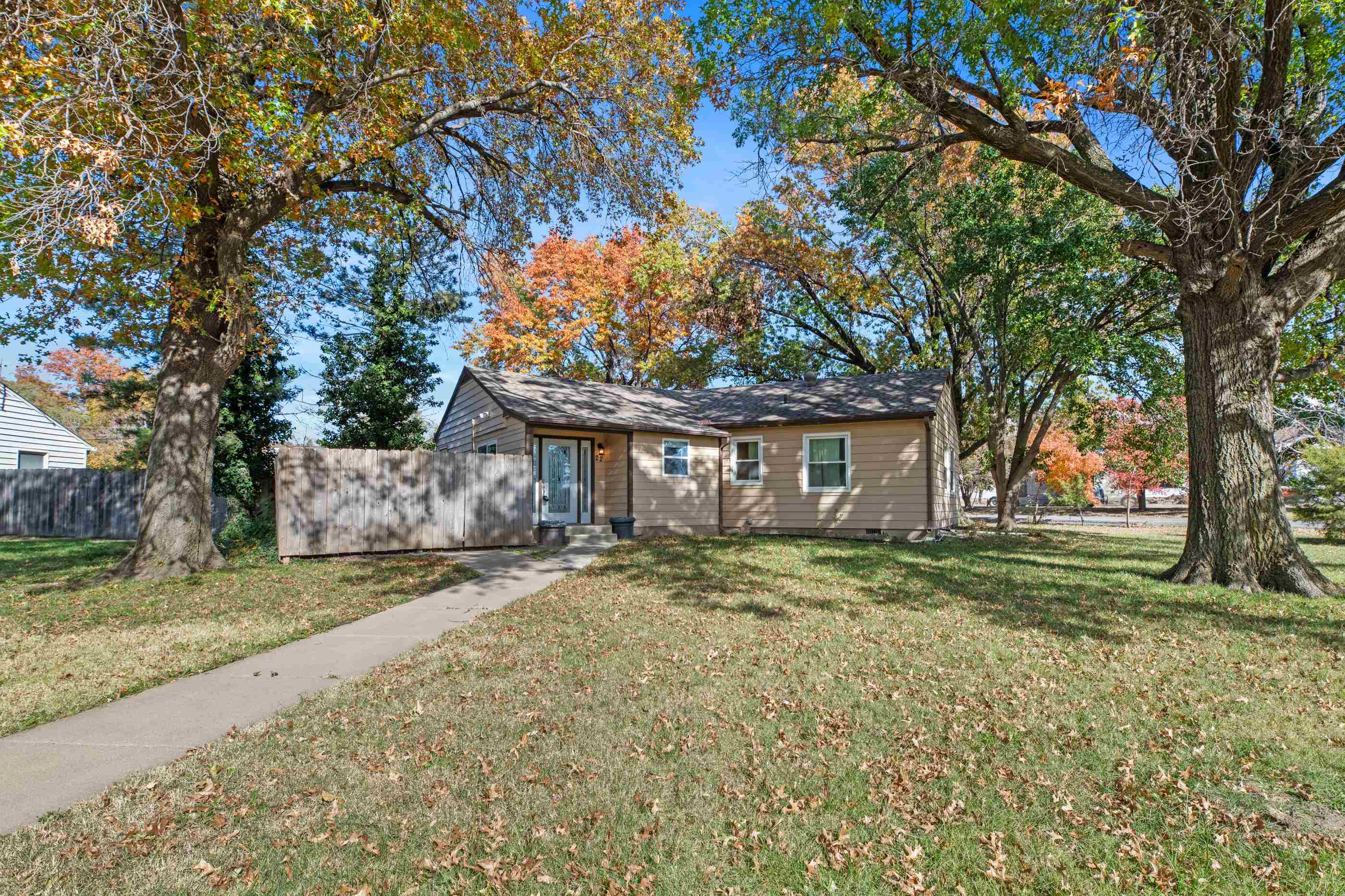 22 E Hawthorne St Property Photo 1