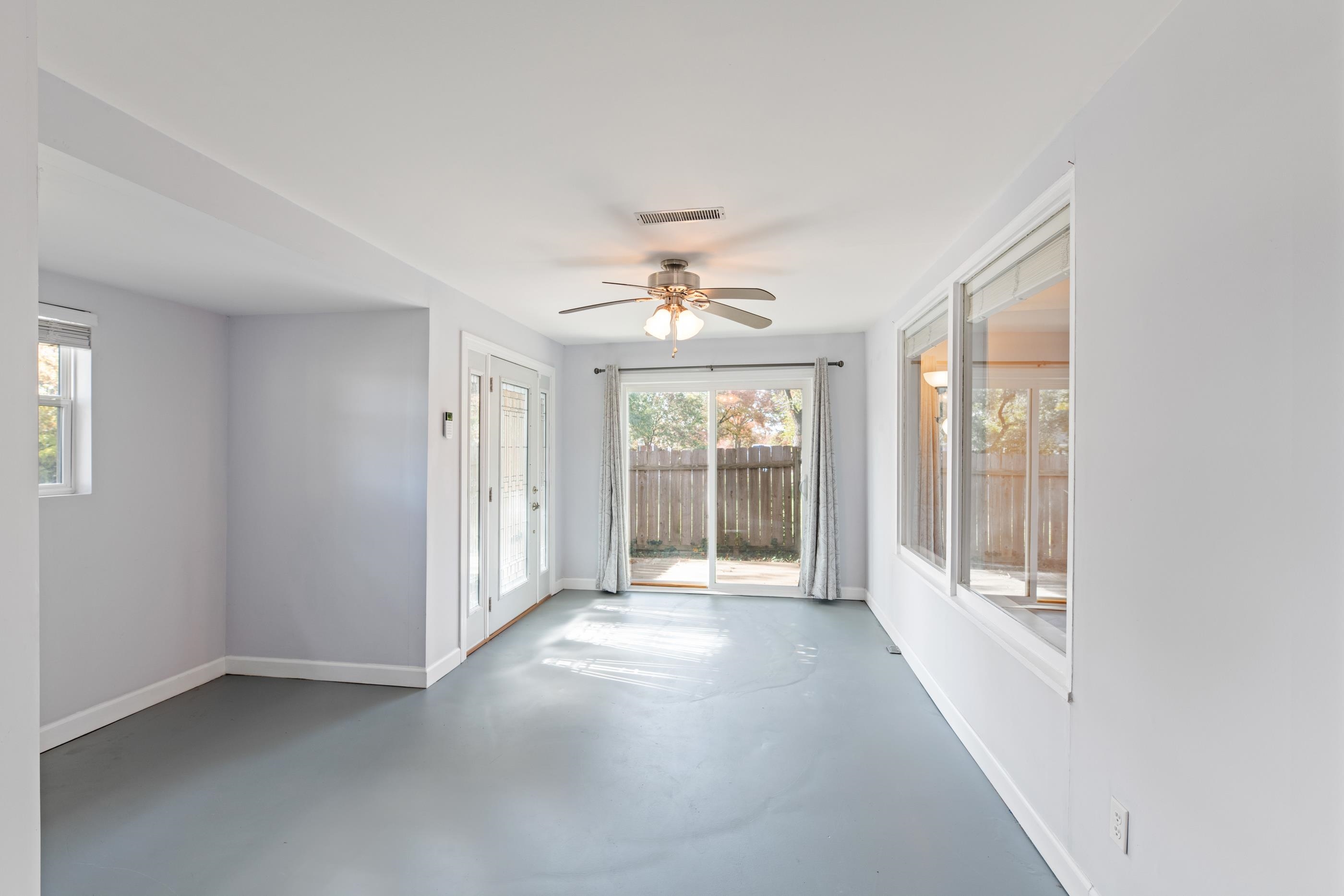 22 E Hawthorne St Property Photo 8