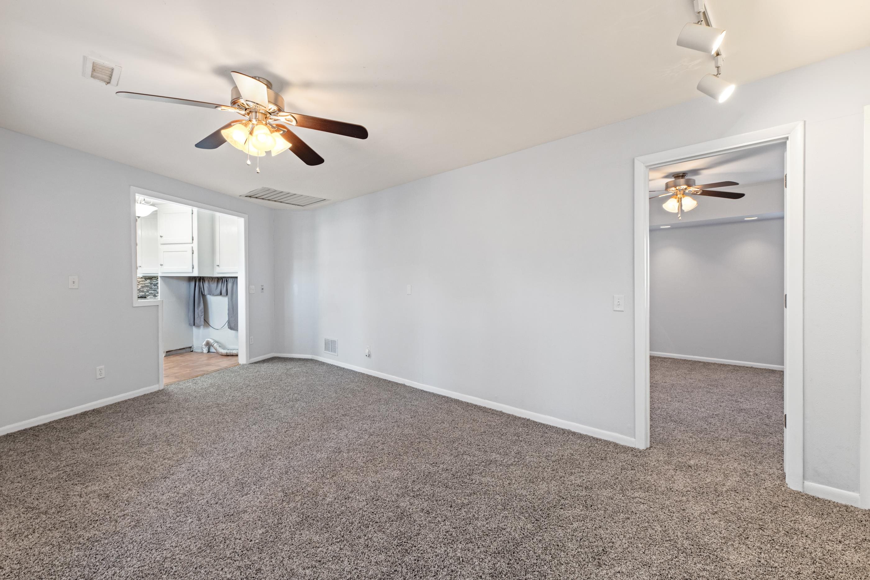 22 E Hawthorne St Property Photo 25