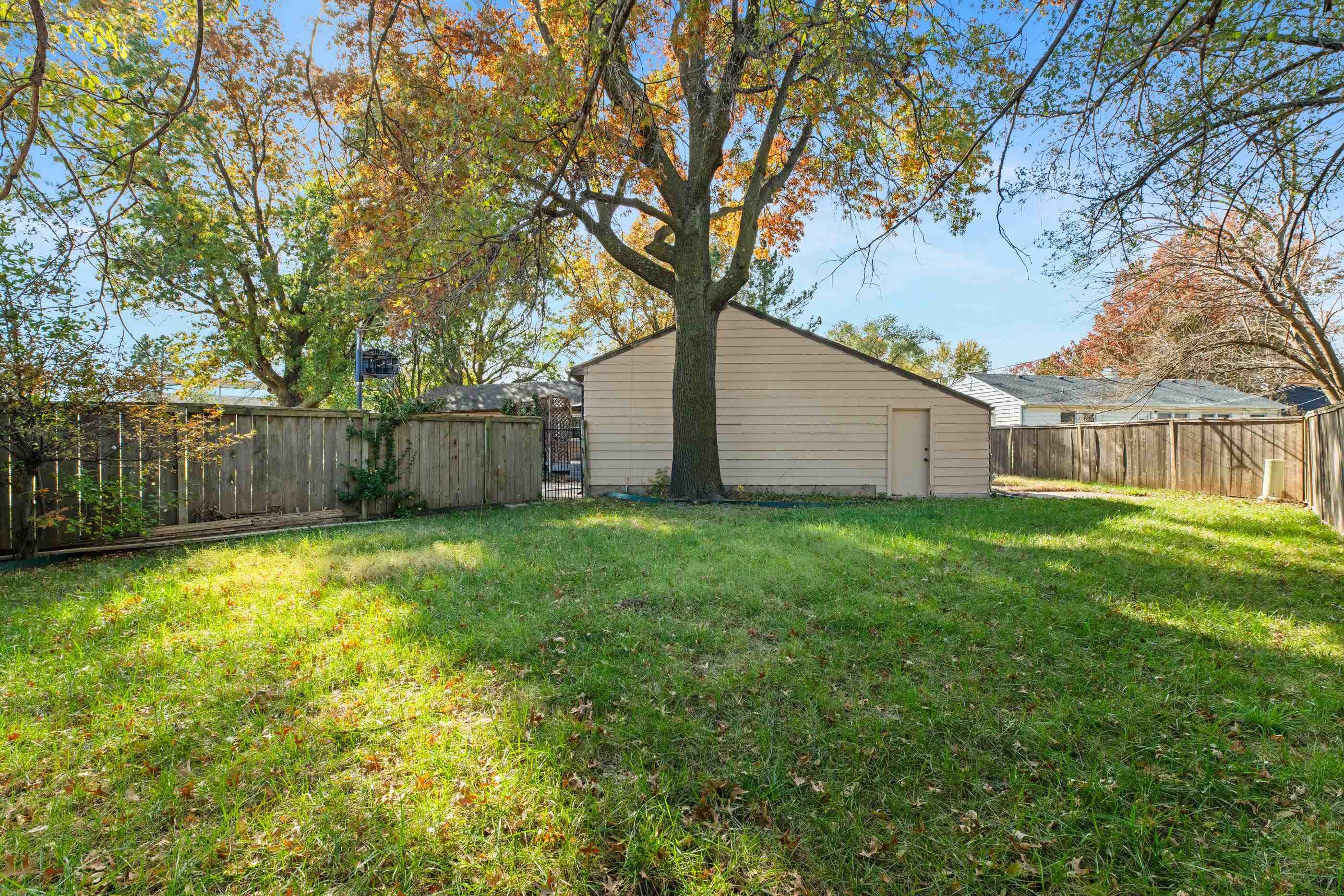 22 E Hawthorne St Property Photo 31