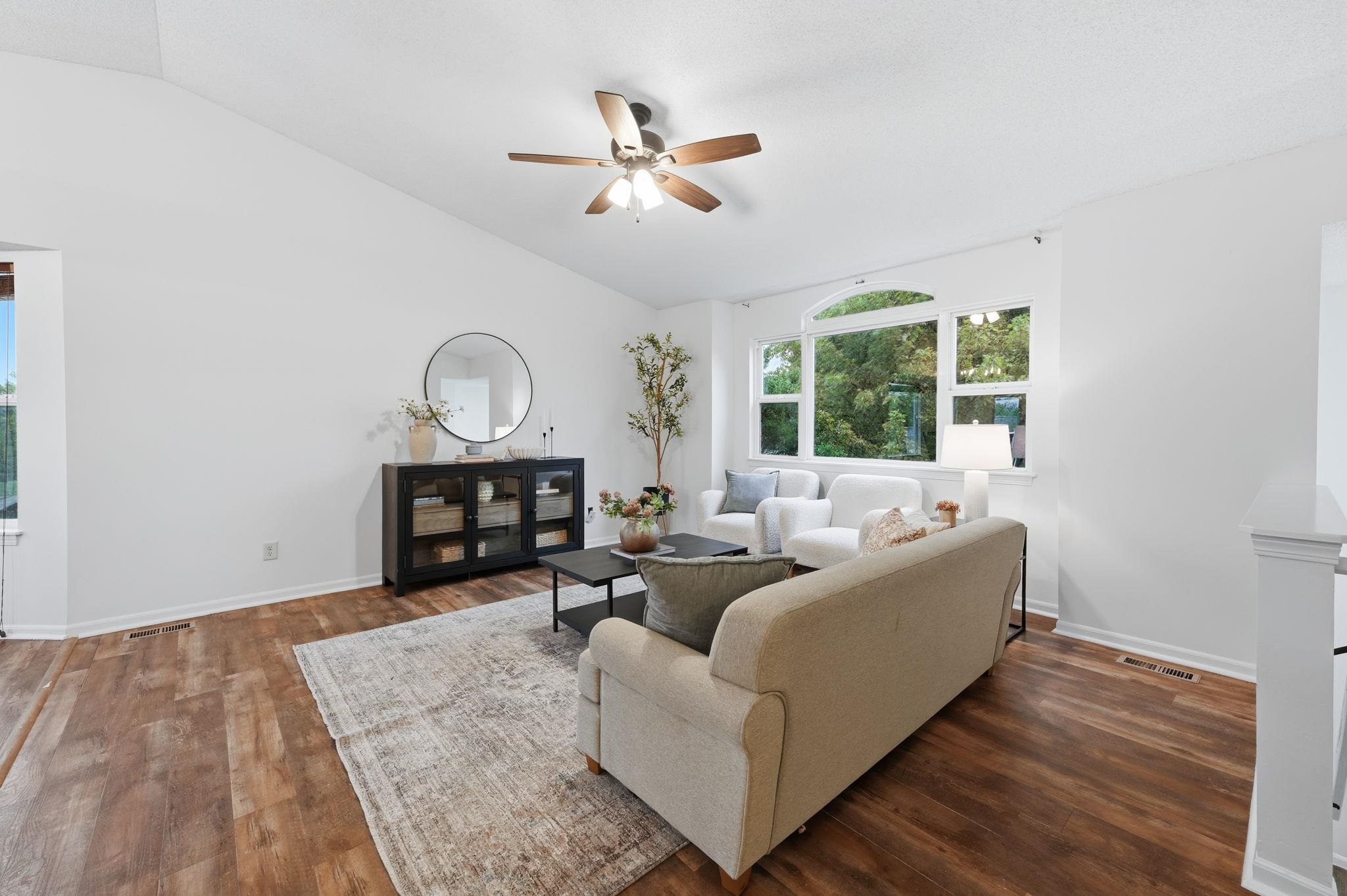 1811 N Black Locust Ct Property Photo 7