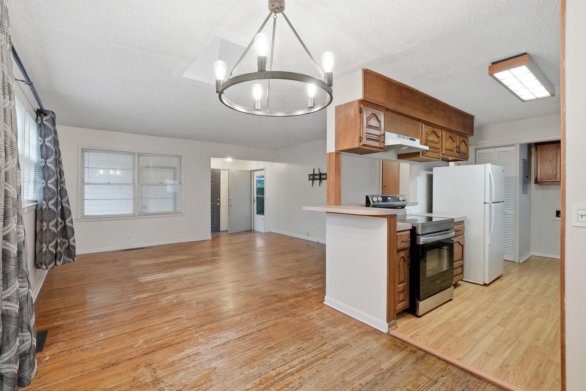1909 N High St. Property Photo 11