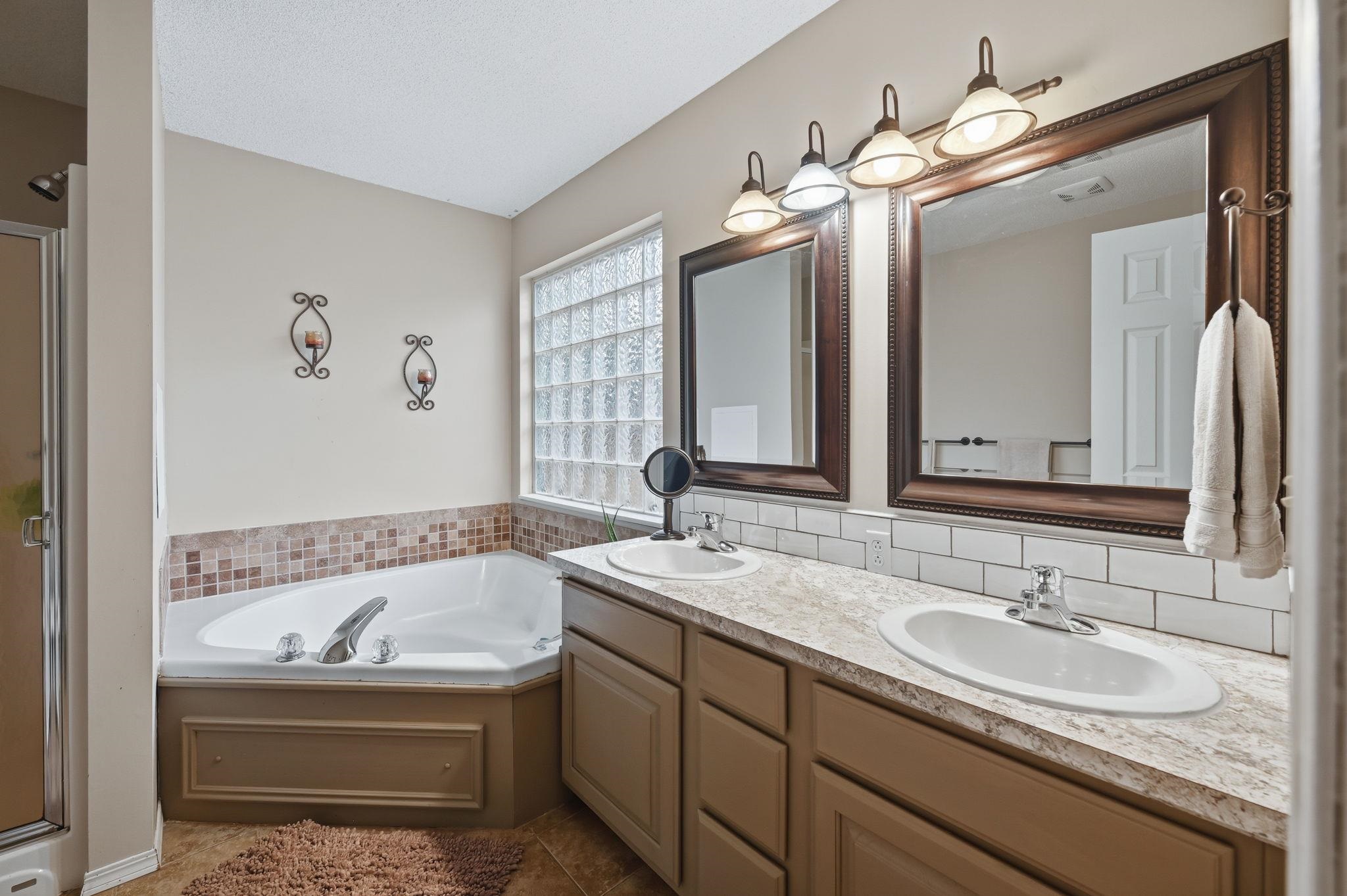 10405 W University Ct. Property Photo 14
