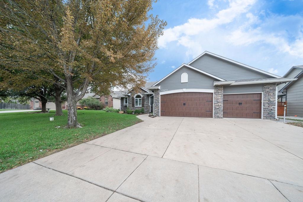 13672 W Highland Springs Ct Property Photo 2