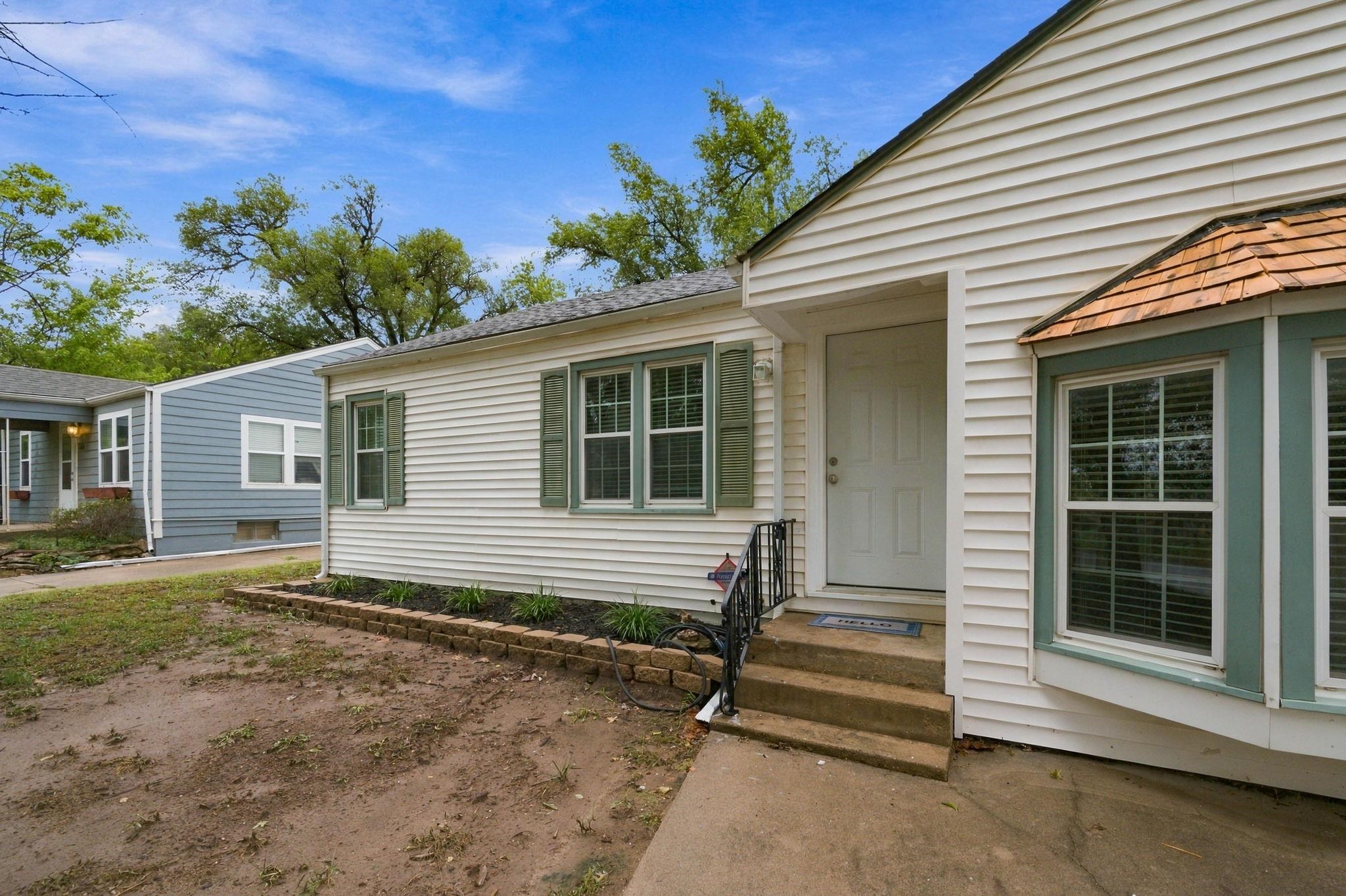 646 S Clifton Ave. Property Photo 3