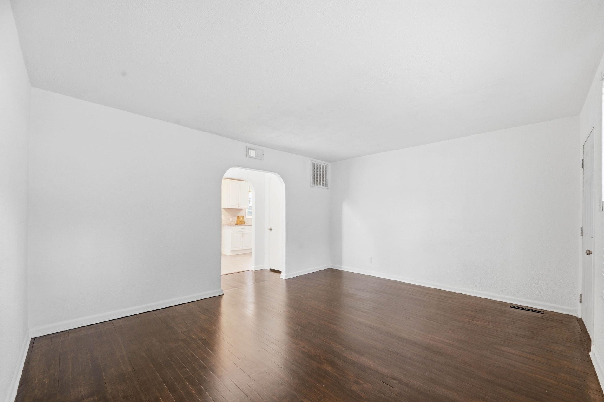 646 S Clifton Ave. Property Photo 8
