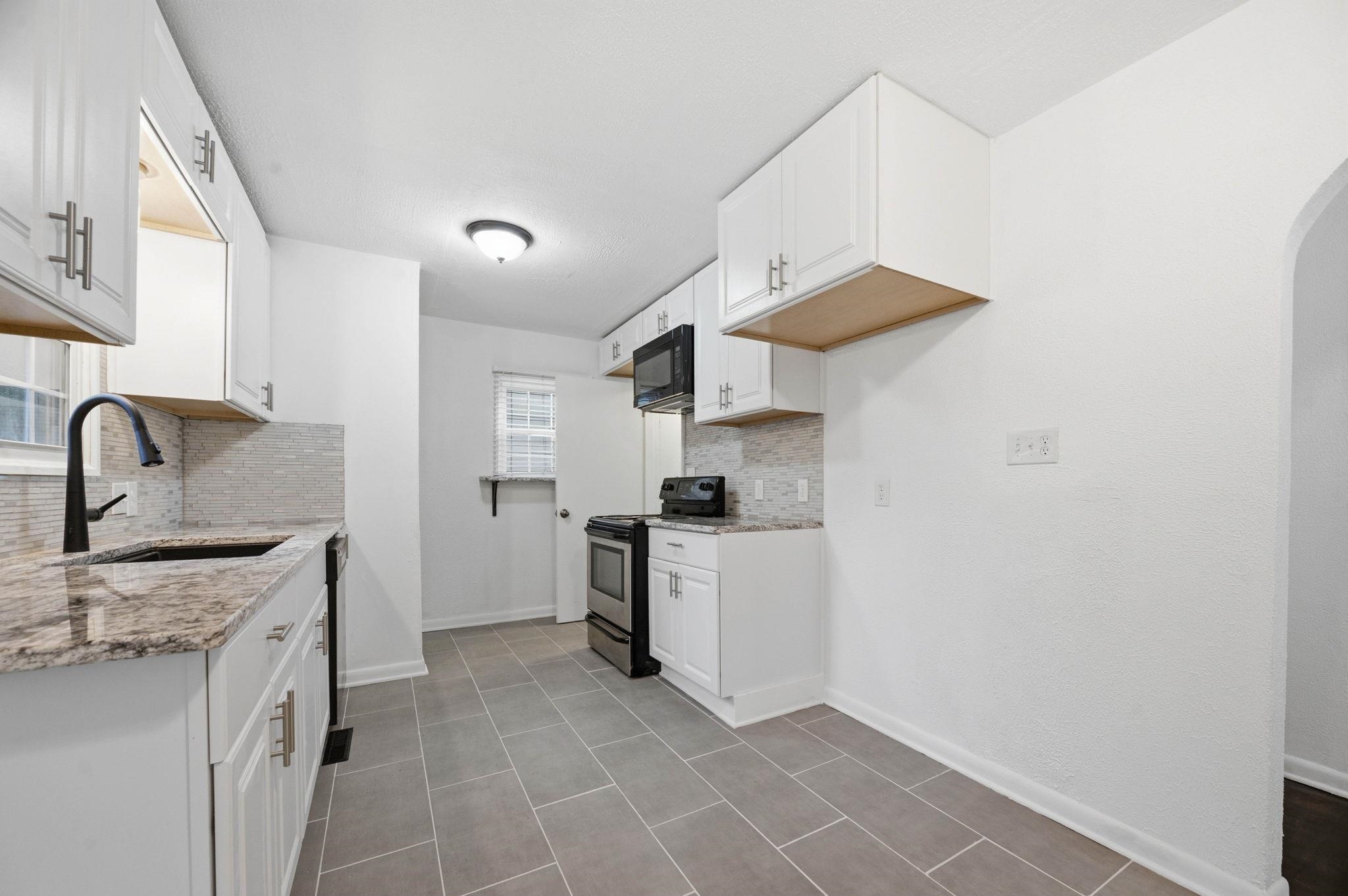 646 S Clifton Ave. Property Photo 11