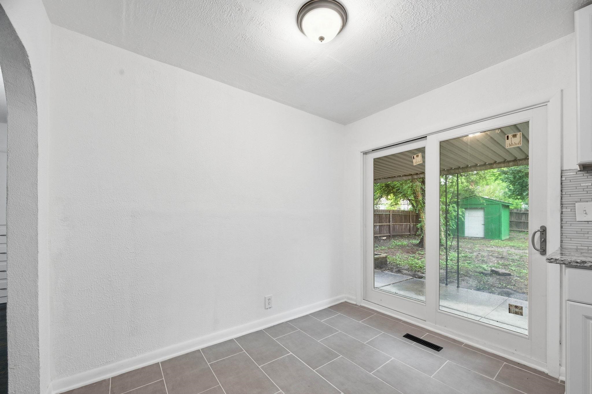 646 S Clifton Ave. Property Photo 15