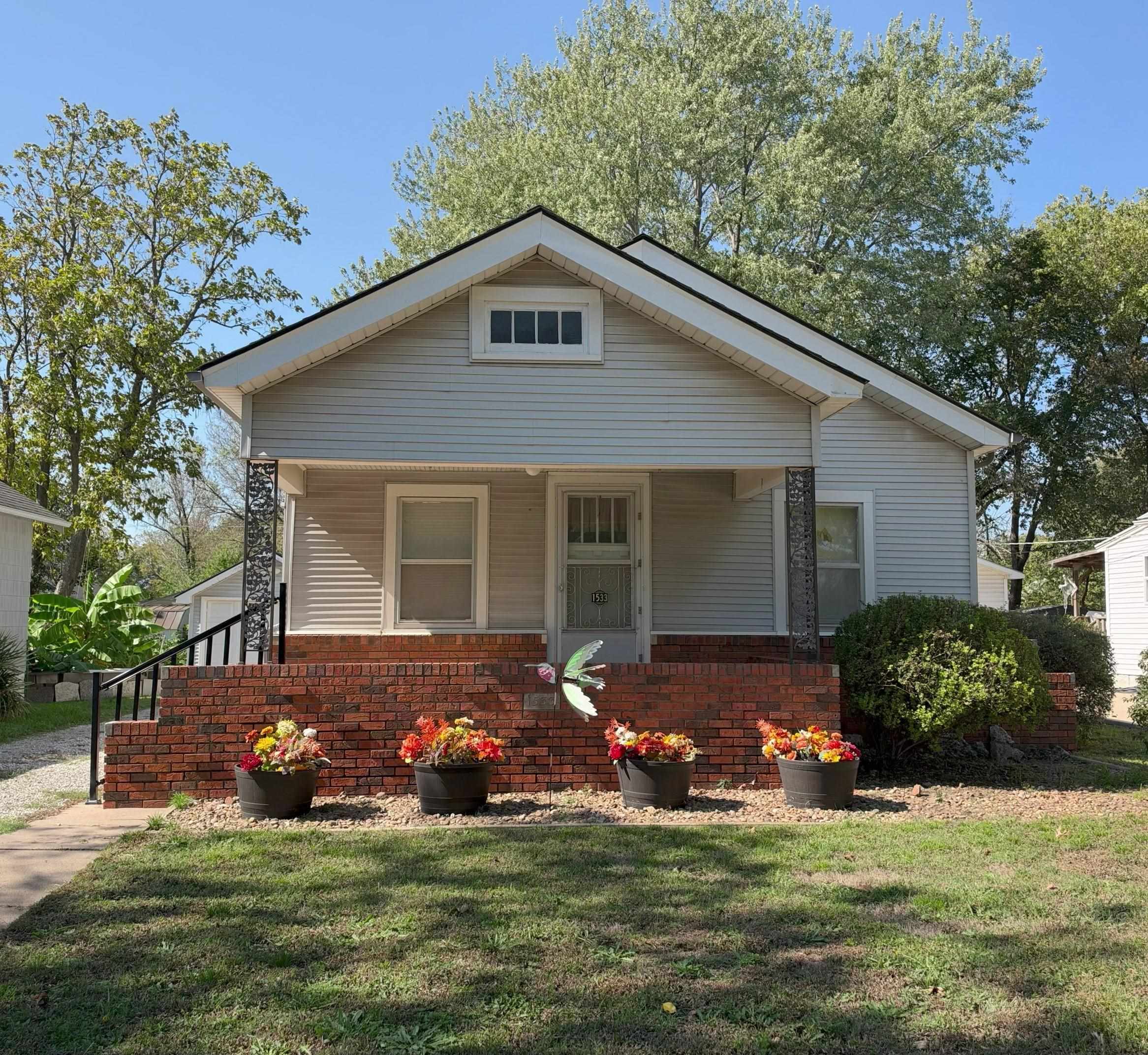 1533 S Ellis Ave. Property Photo 1