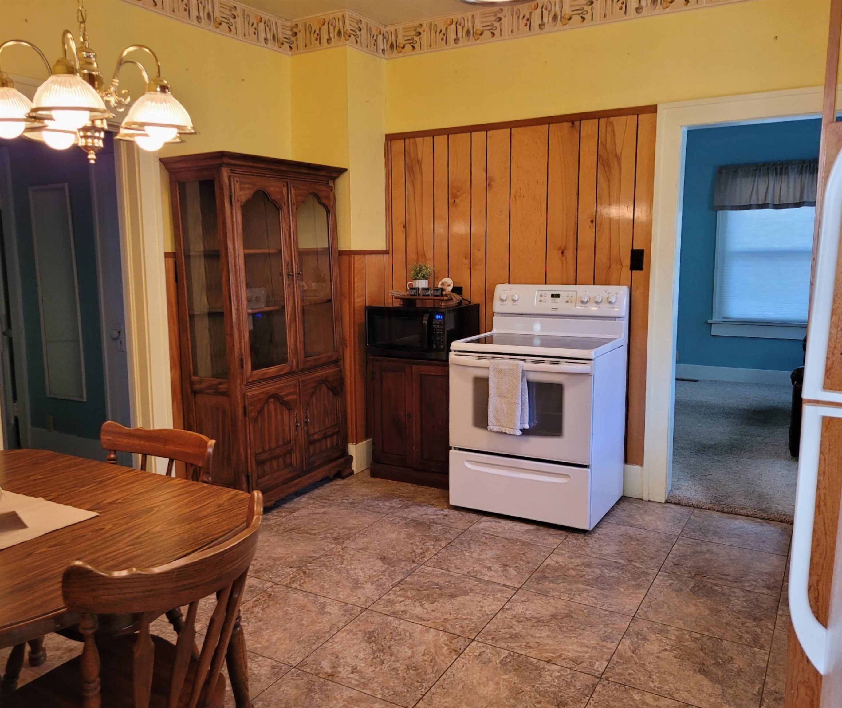 1533 S Ellis Ave. Property Photo 9