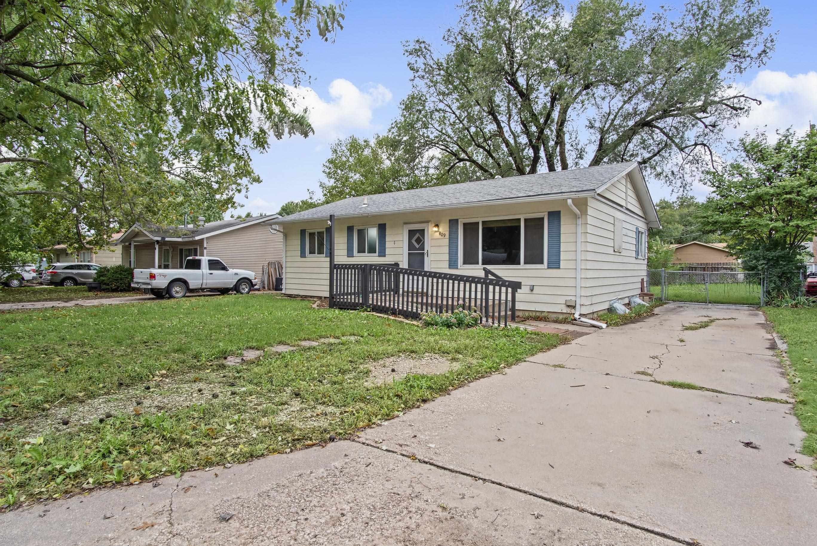 409 Central Ave Property Photo 3