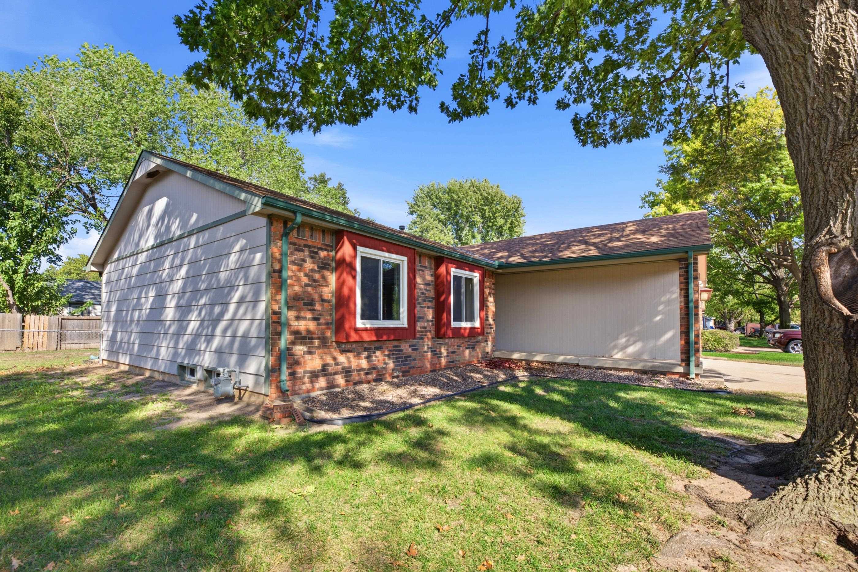 9314 W Jamesburg St Property Photo 2