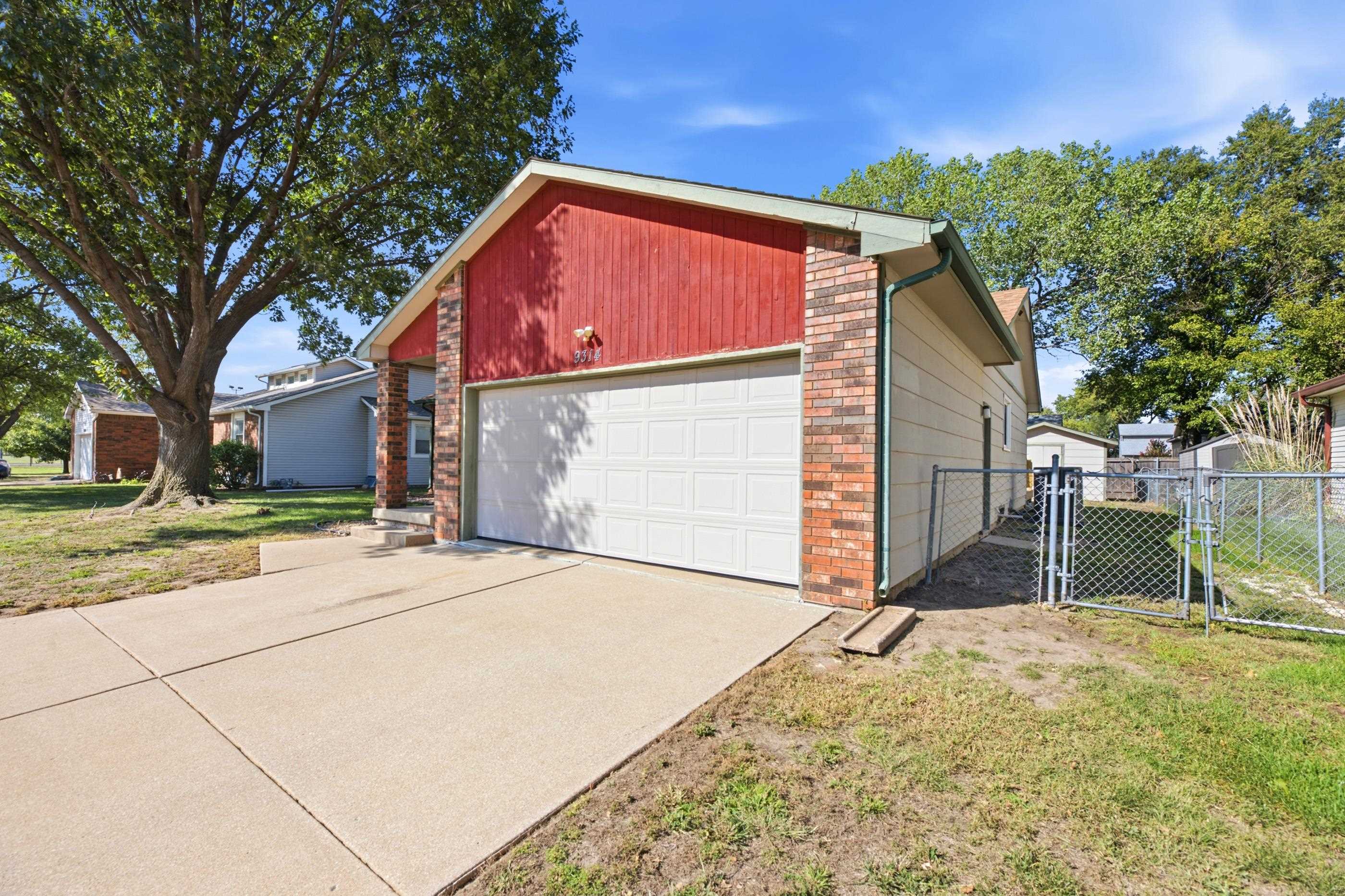9314 W Jamesburg St Property Photo 4