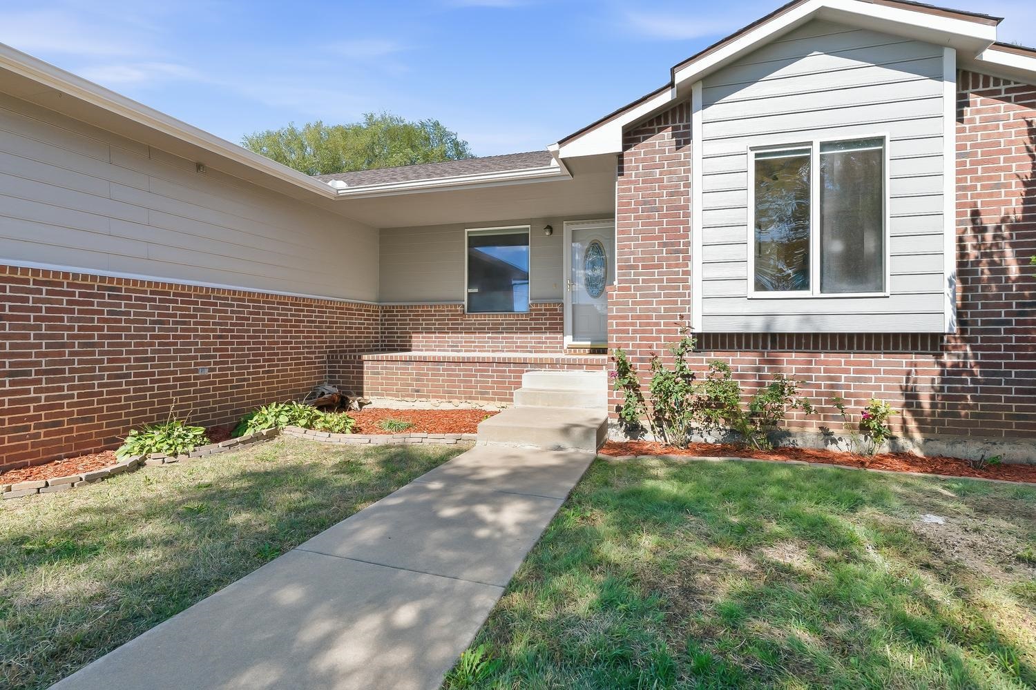 6921 N Wendell Ct Property Photo 3
