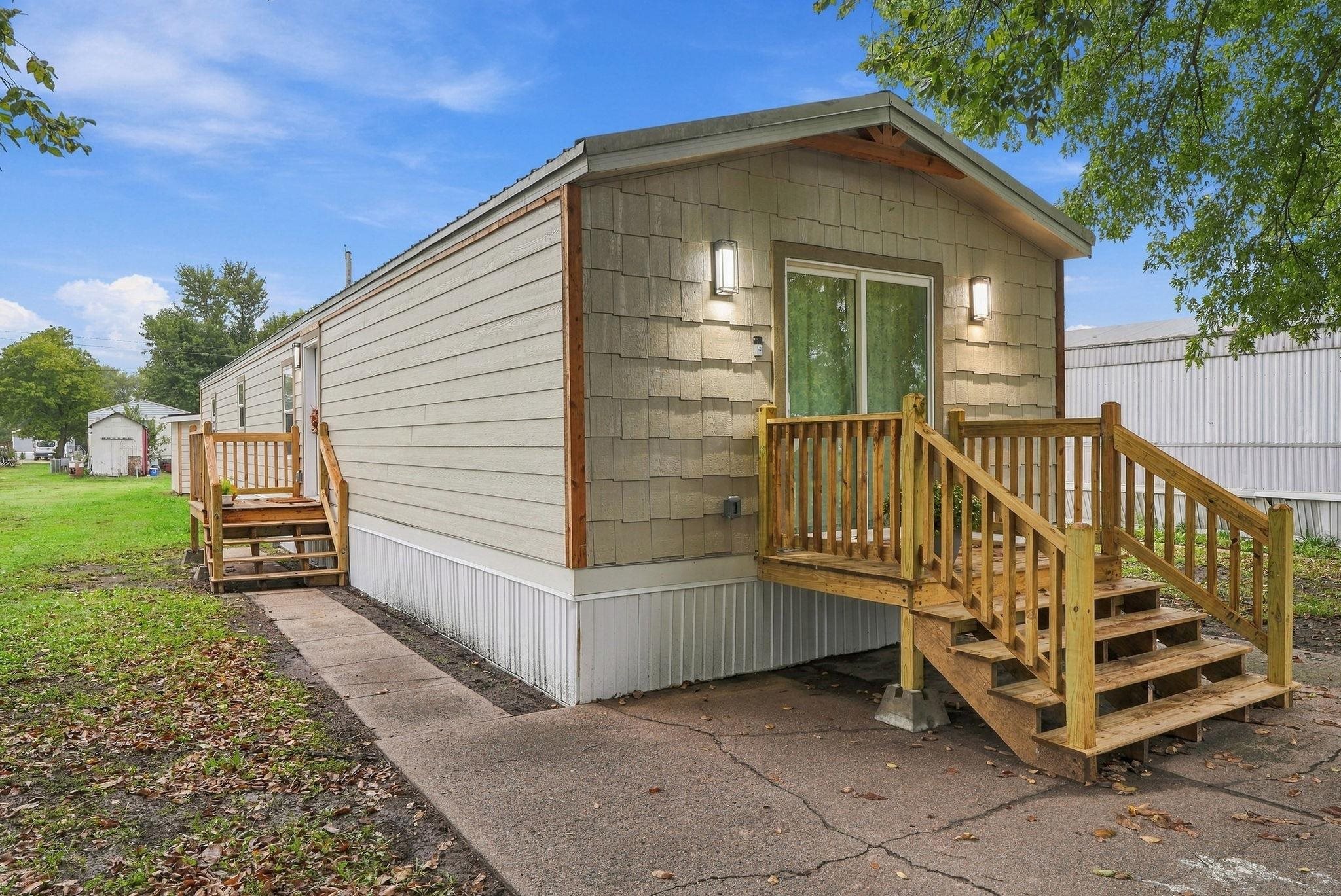 108 S Commercial Property Photo 1
