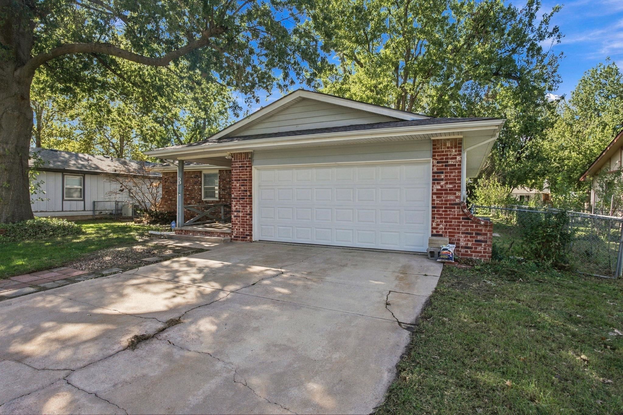8 N Breeze Ct Property Photo 3
