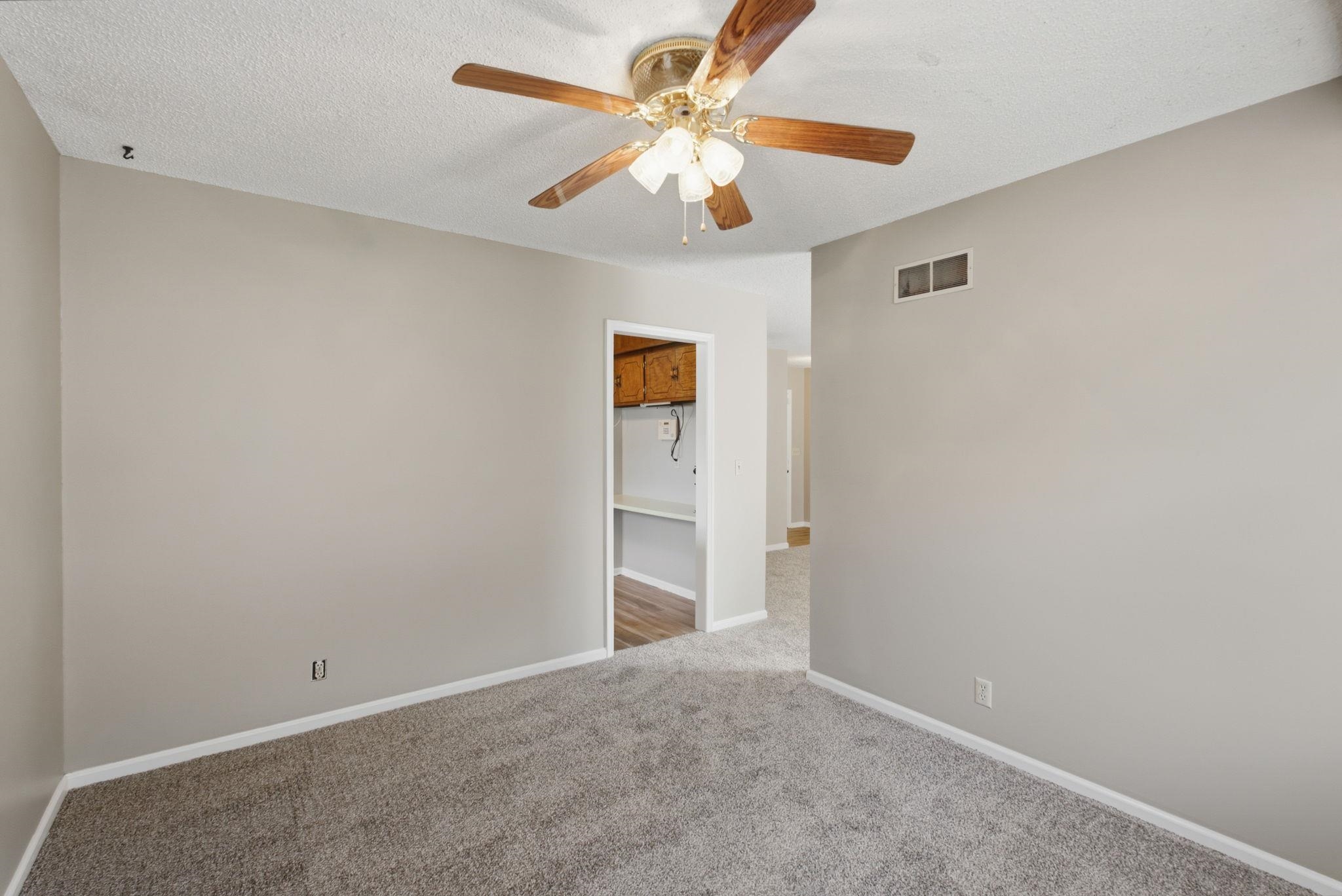 8 N Breeze Ct Property Photo 9