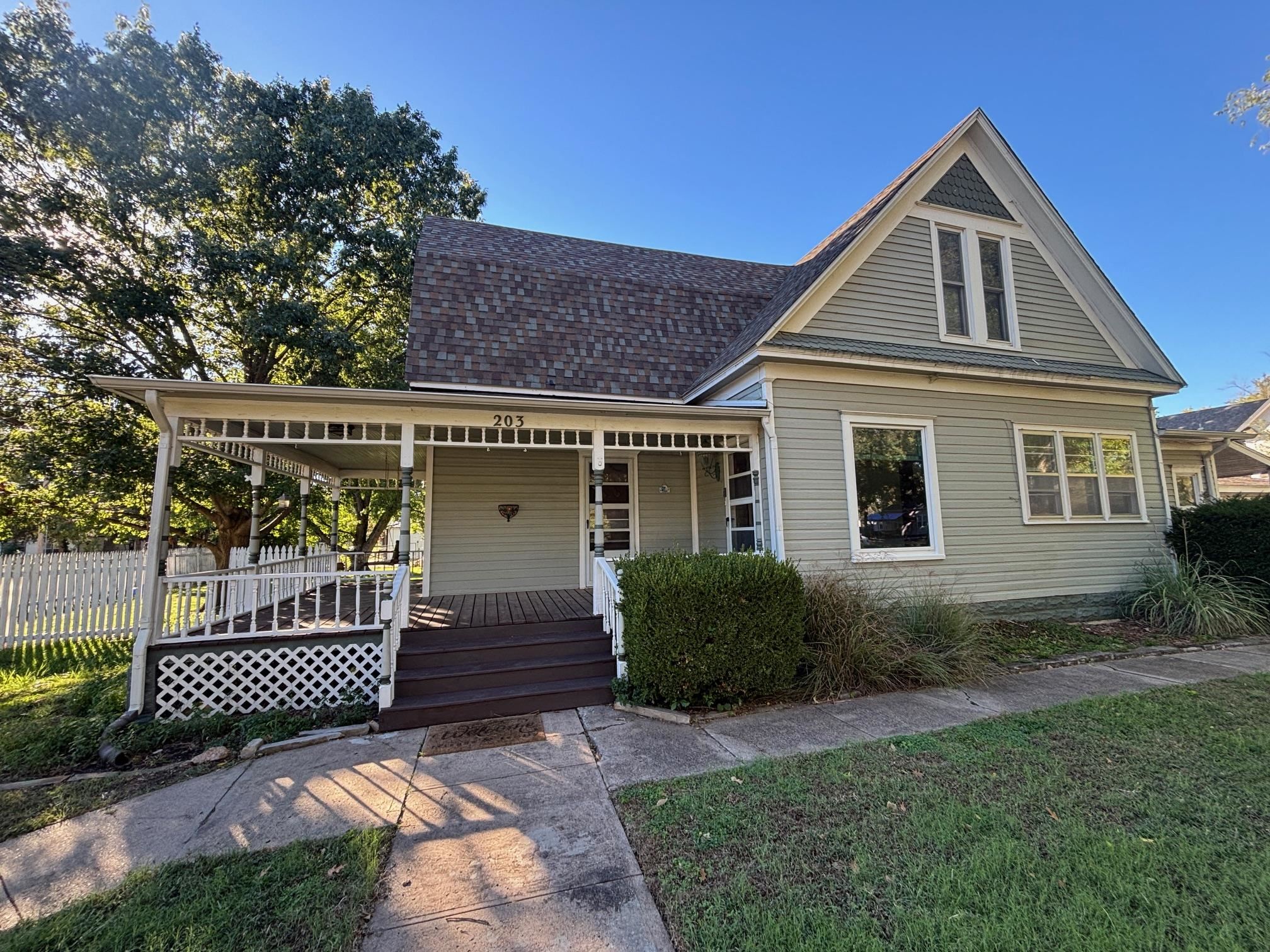 203 N Lee Property Photo 2