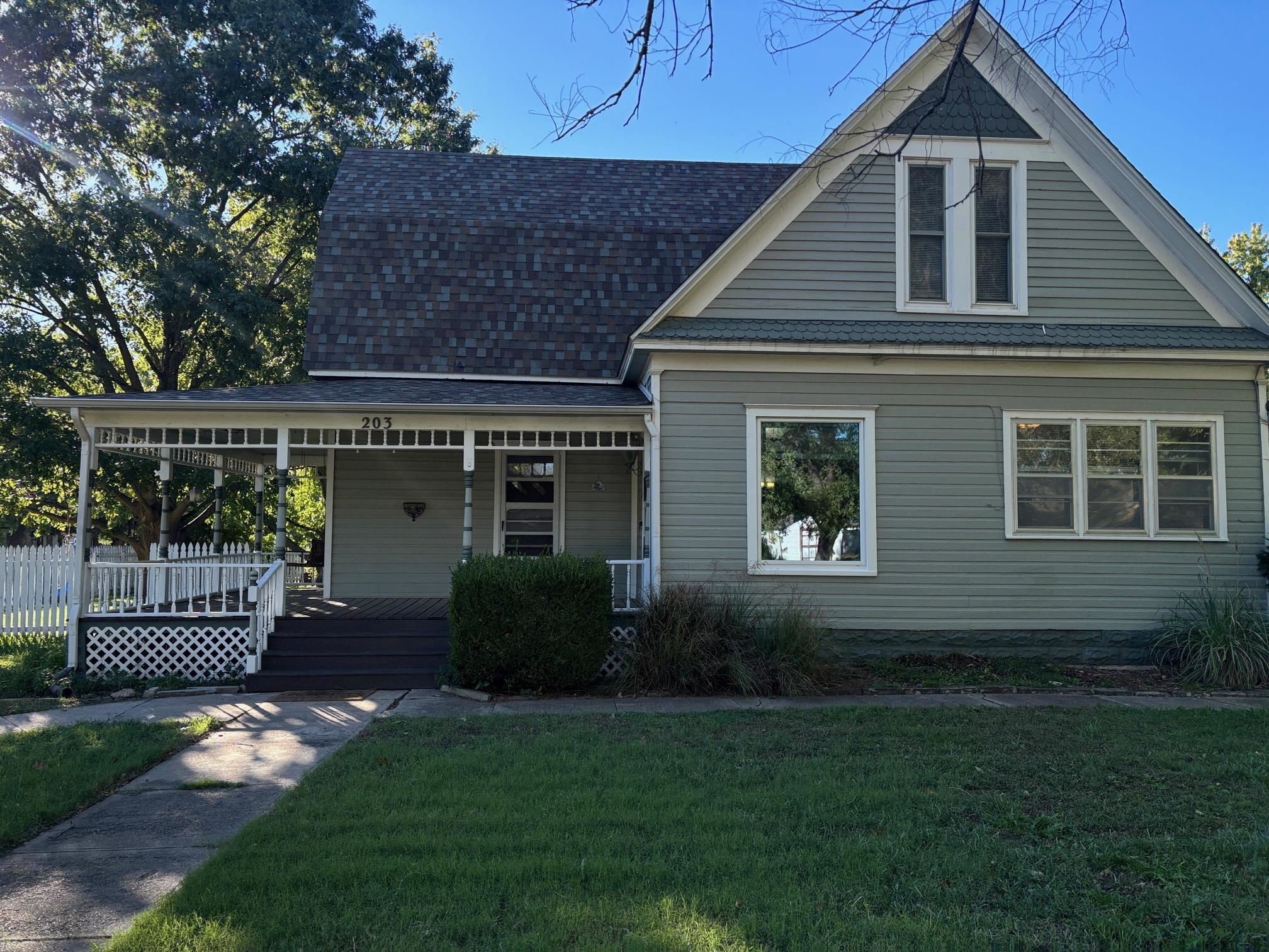 203 N Lee Property Photo 4