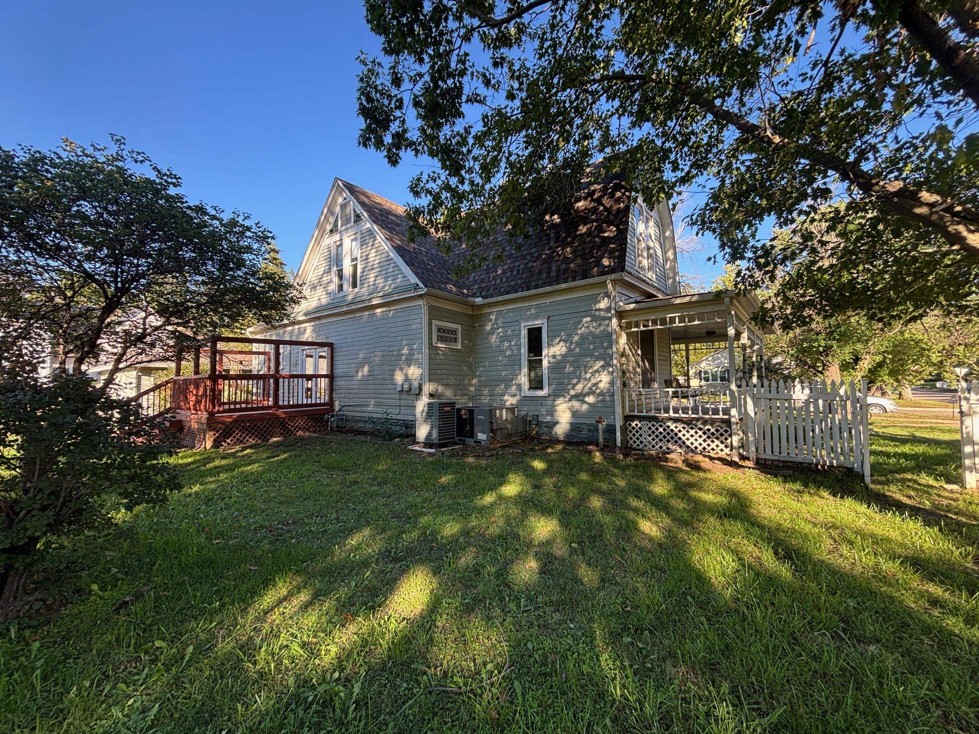 203 N Lee Property Photo 26