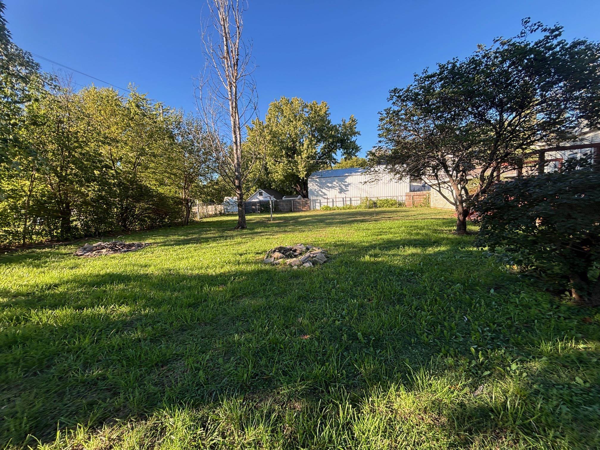 203 N Lee Property Photo 27