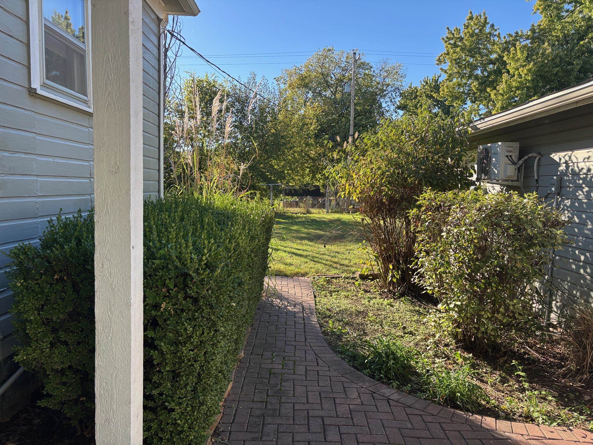203 N Lee Property Photo 32