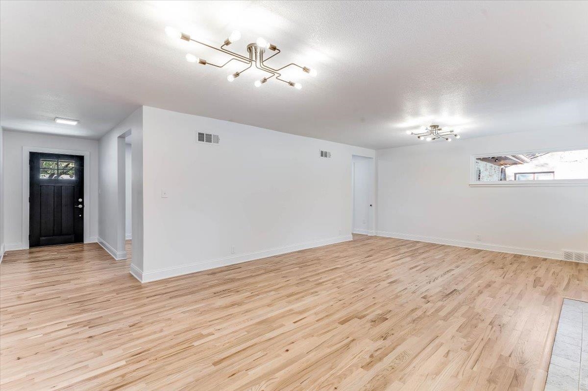 930 N Roosevelt Ave. Property Photo 5