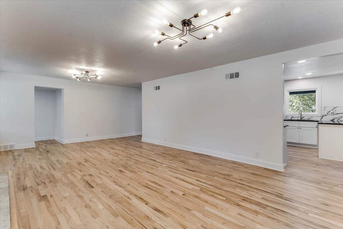 930 N Roosevelt Ave. Property Photo 6