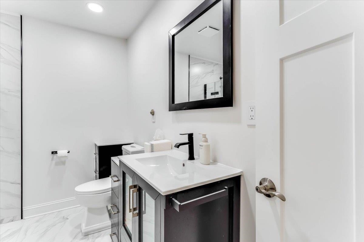 930 N Roosevelt Ave. Property Photo 26