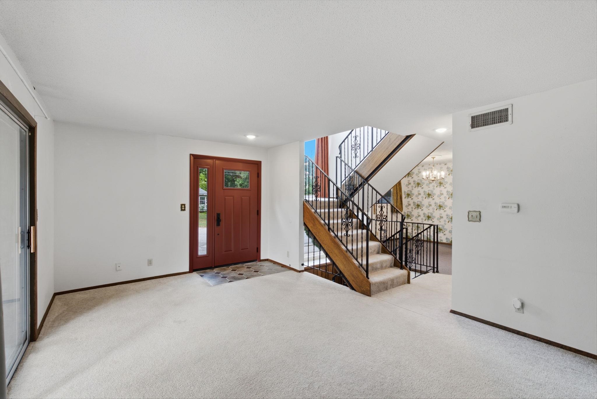 111 S Summit Property Photo 4