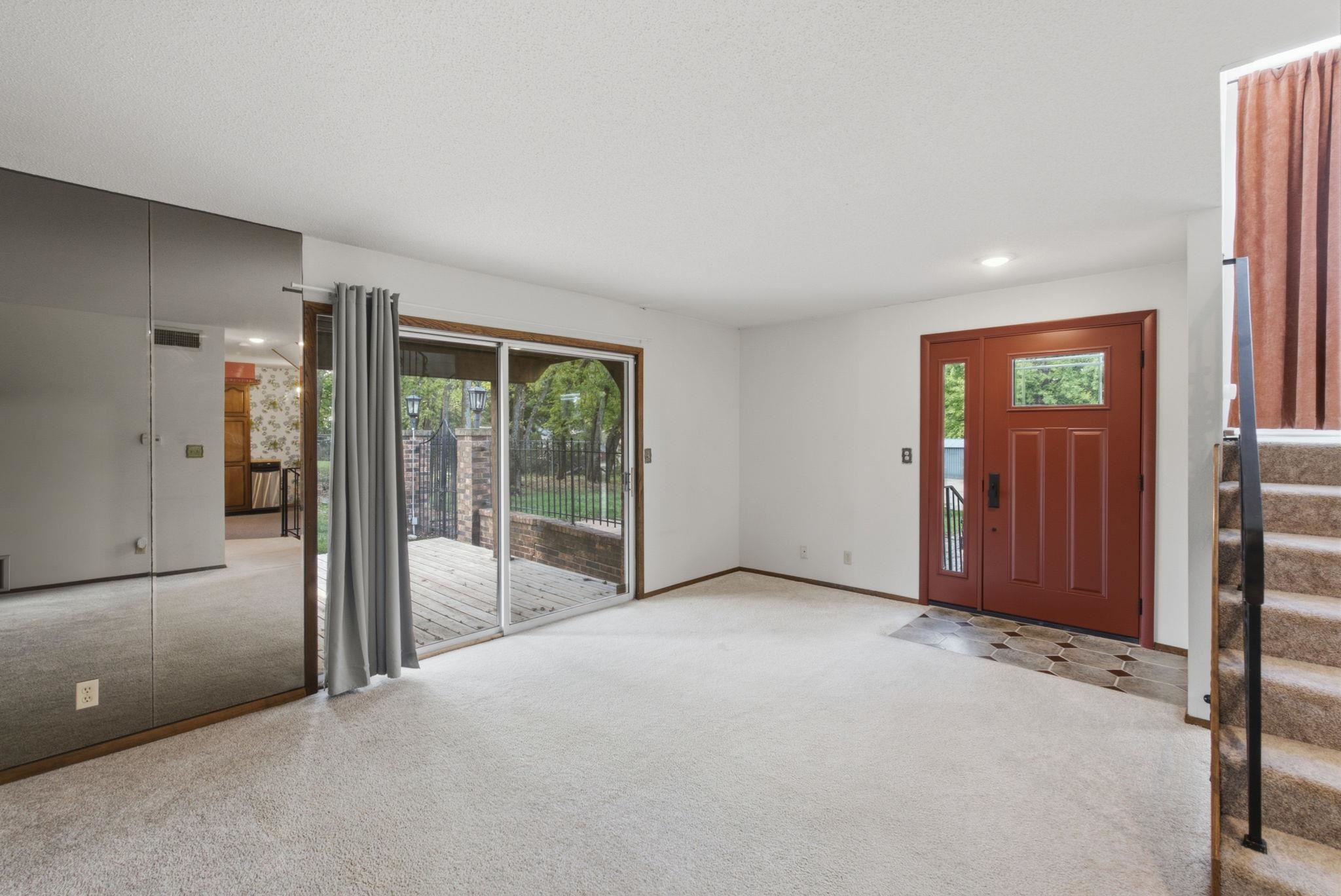 111 S Summit Property Photo 5