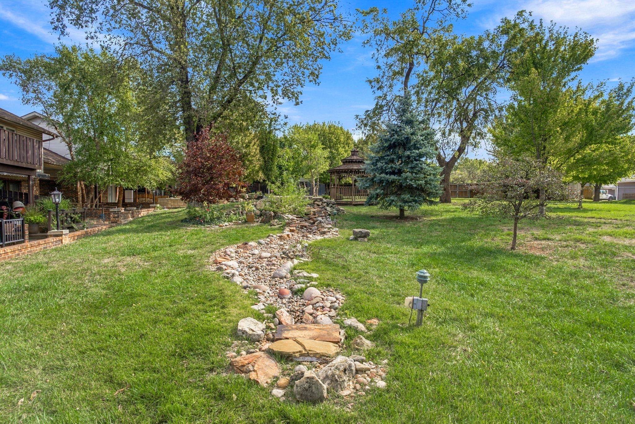 111 S Summit Property Photo 32