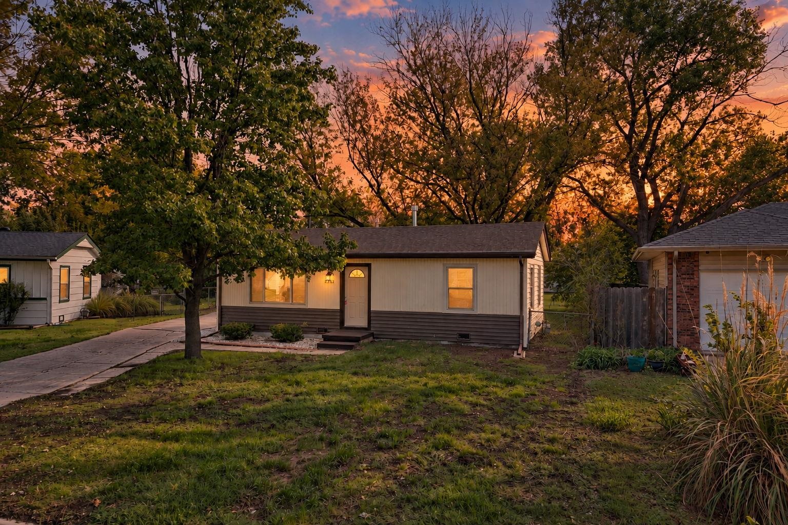 1942 S Custer Property Photo 1