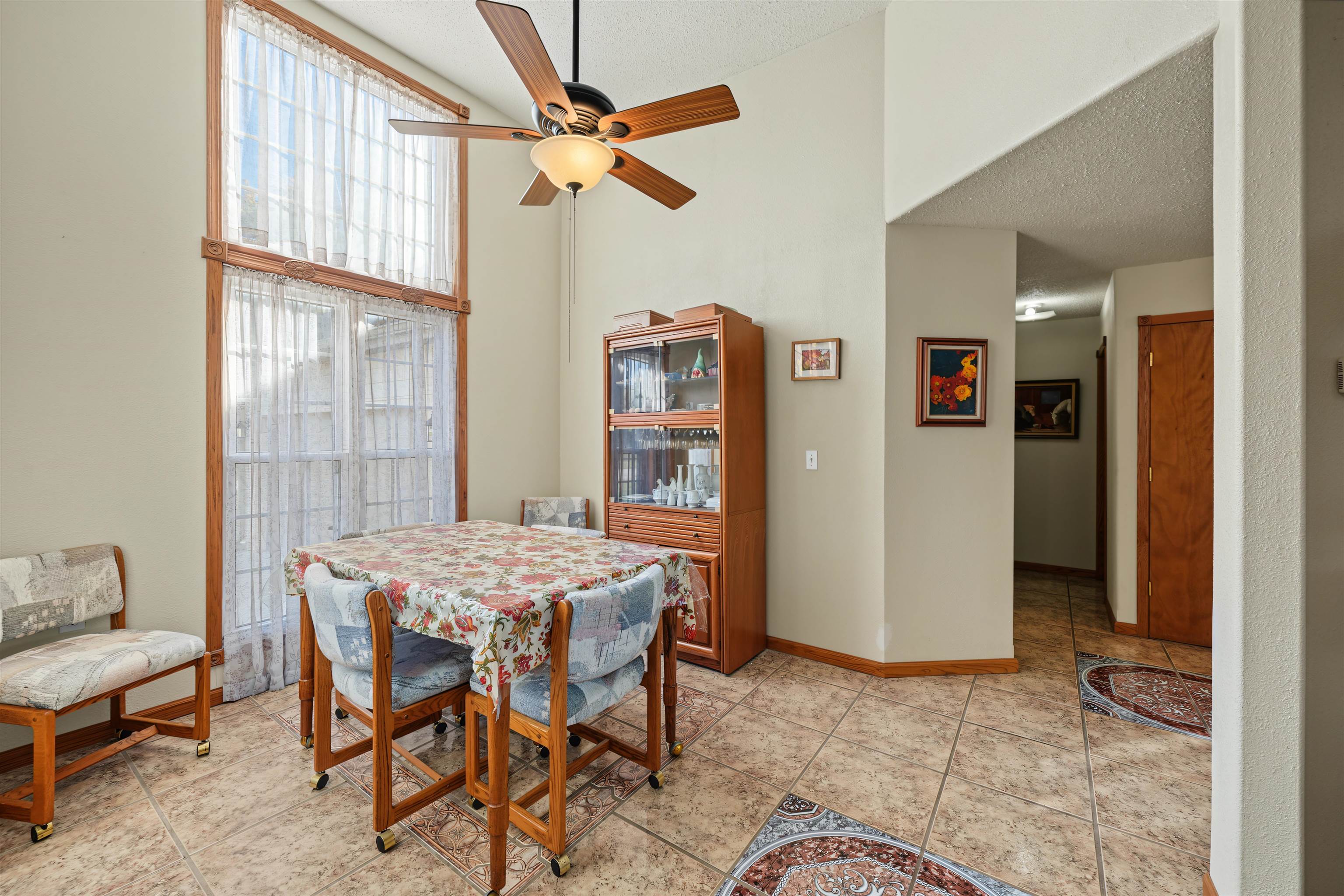 304 W 5th St. Property Photo 6