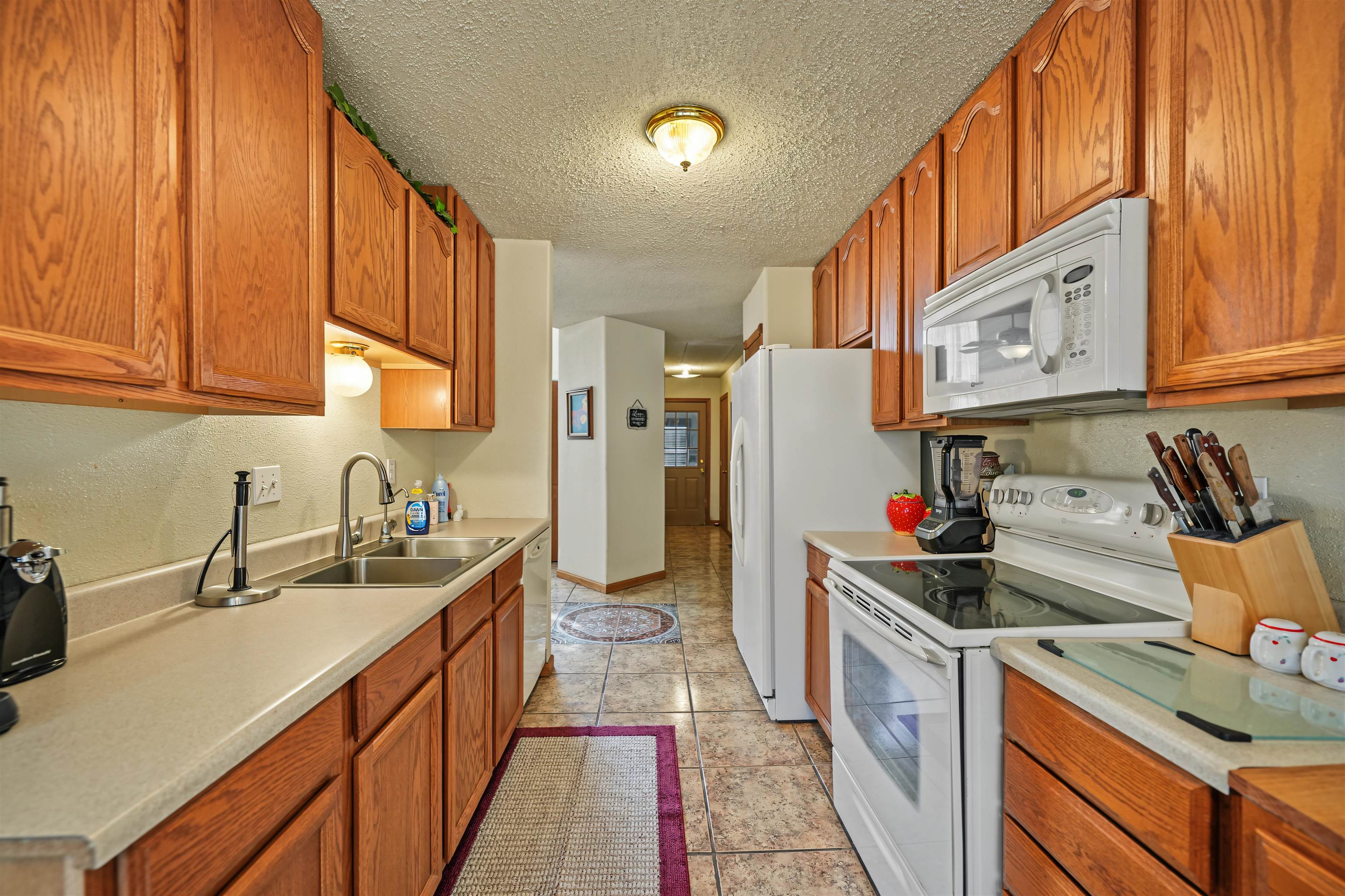 304 W 5th St. Property Photo 8