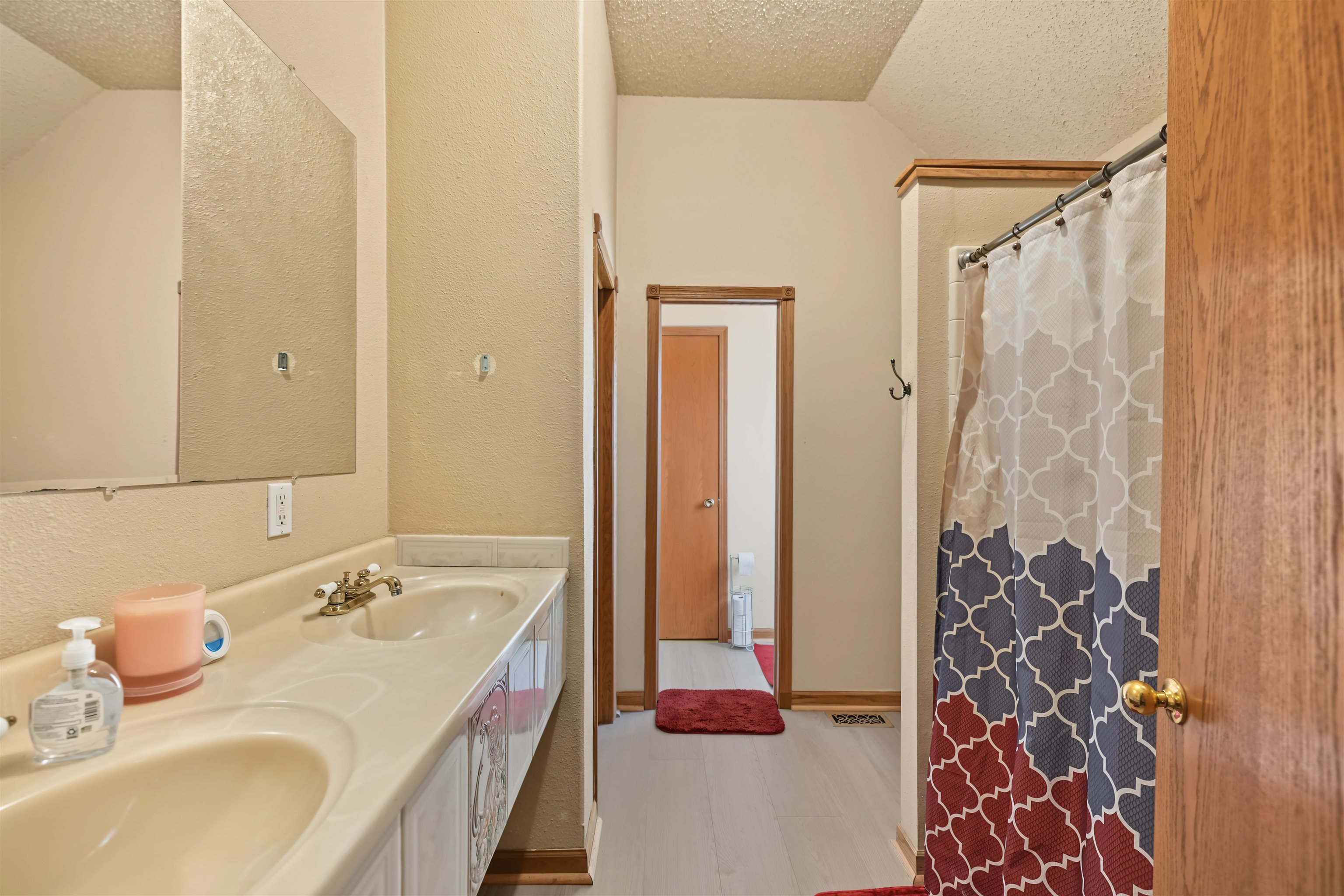 304 W 5th St. Property Photo 12