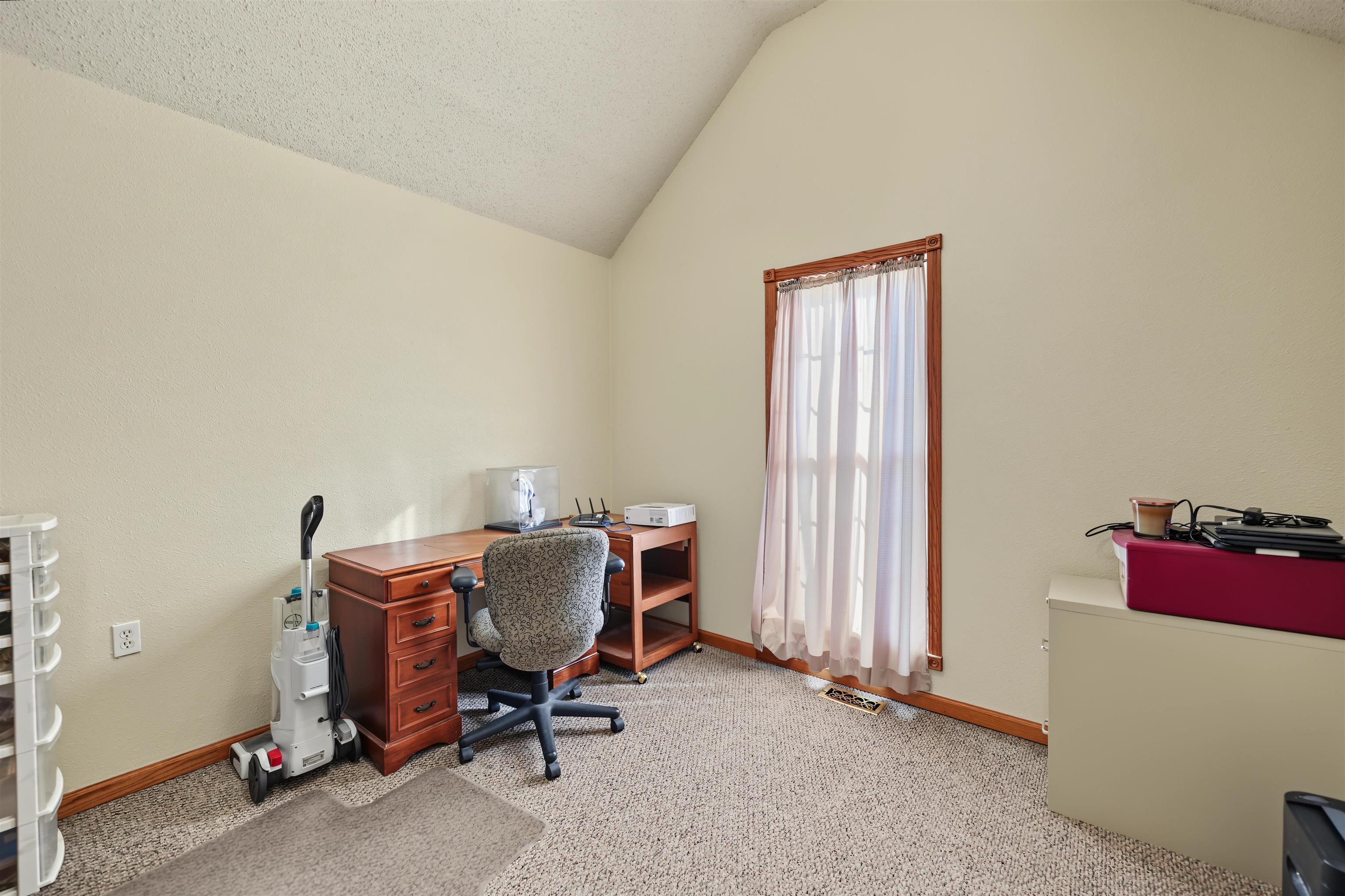 304 W 5th St. Property Photo 15