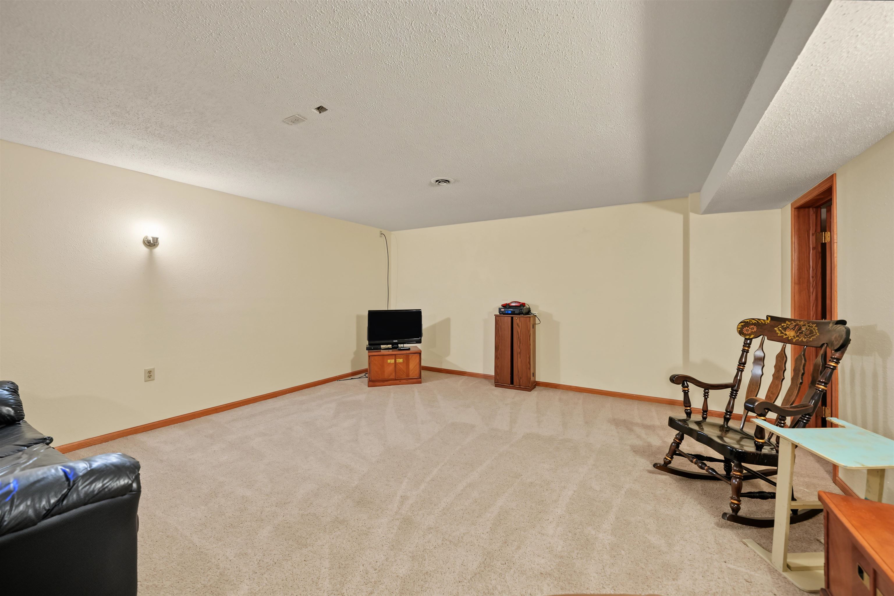304 W 5th St. Property Photo 17