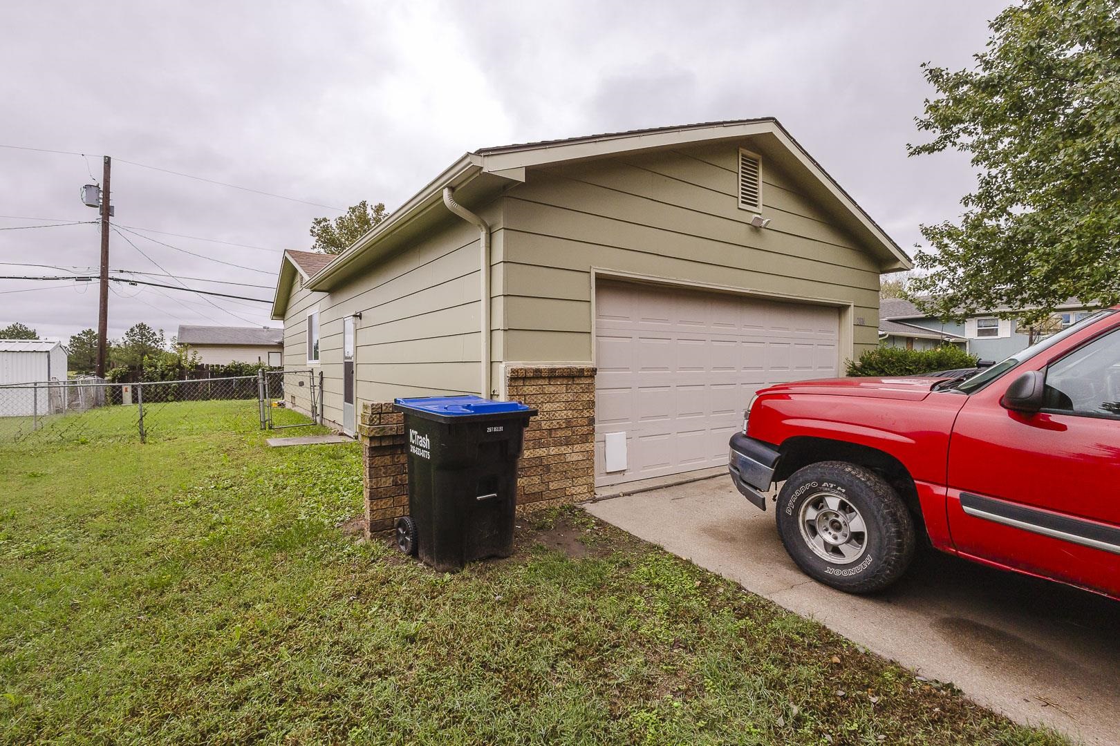 2814 S Chase Property Photo 2