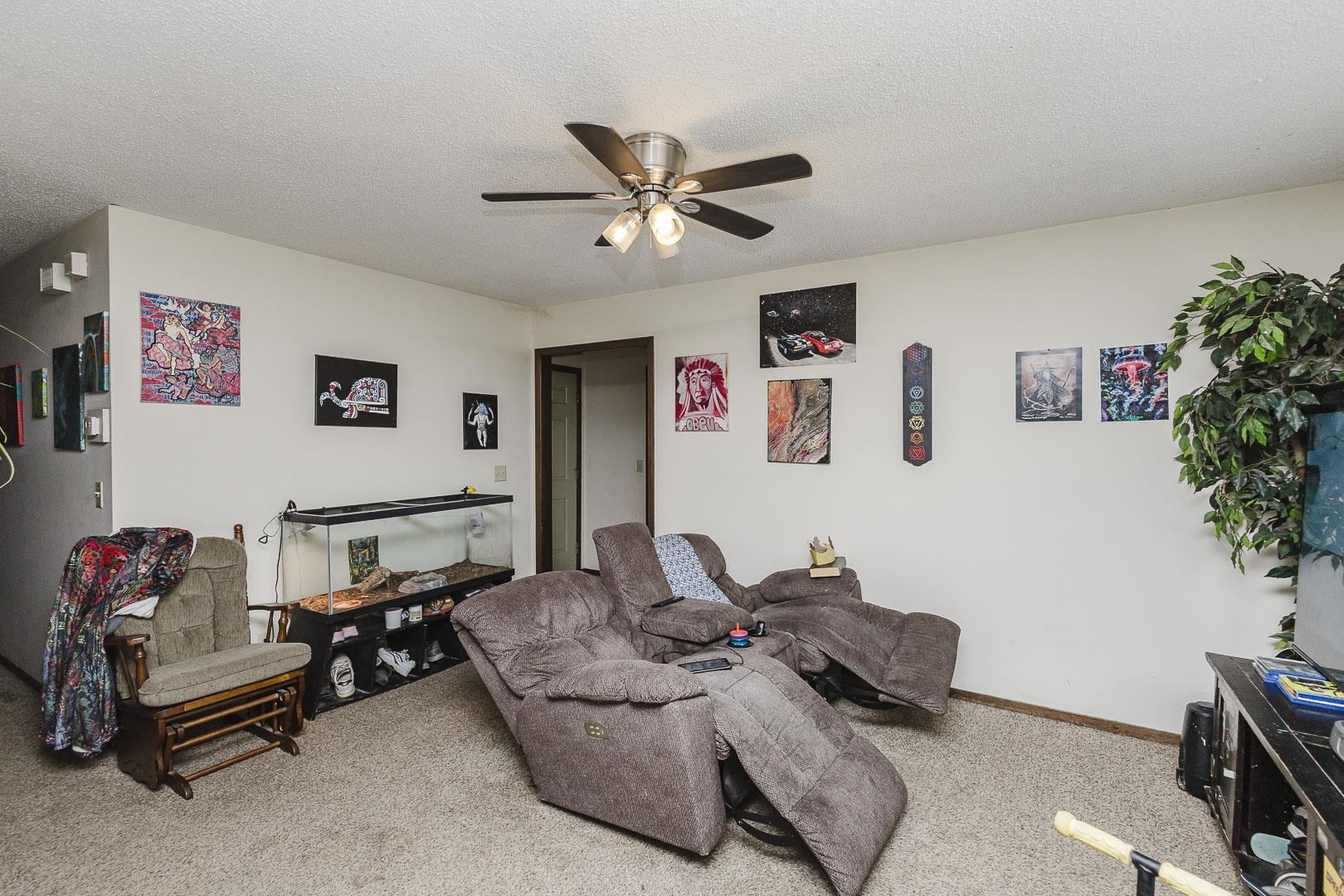 2814 S Chase Property Photo 5
