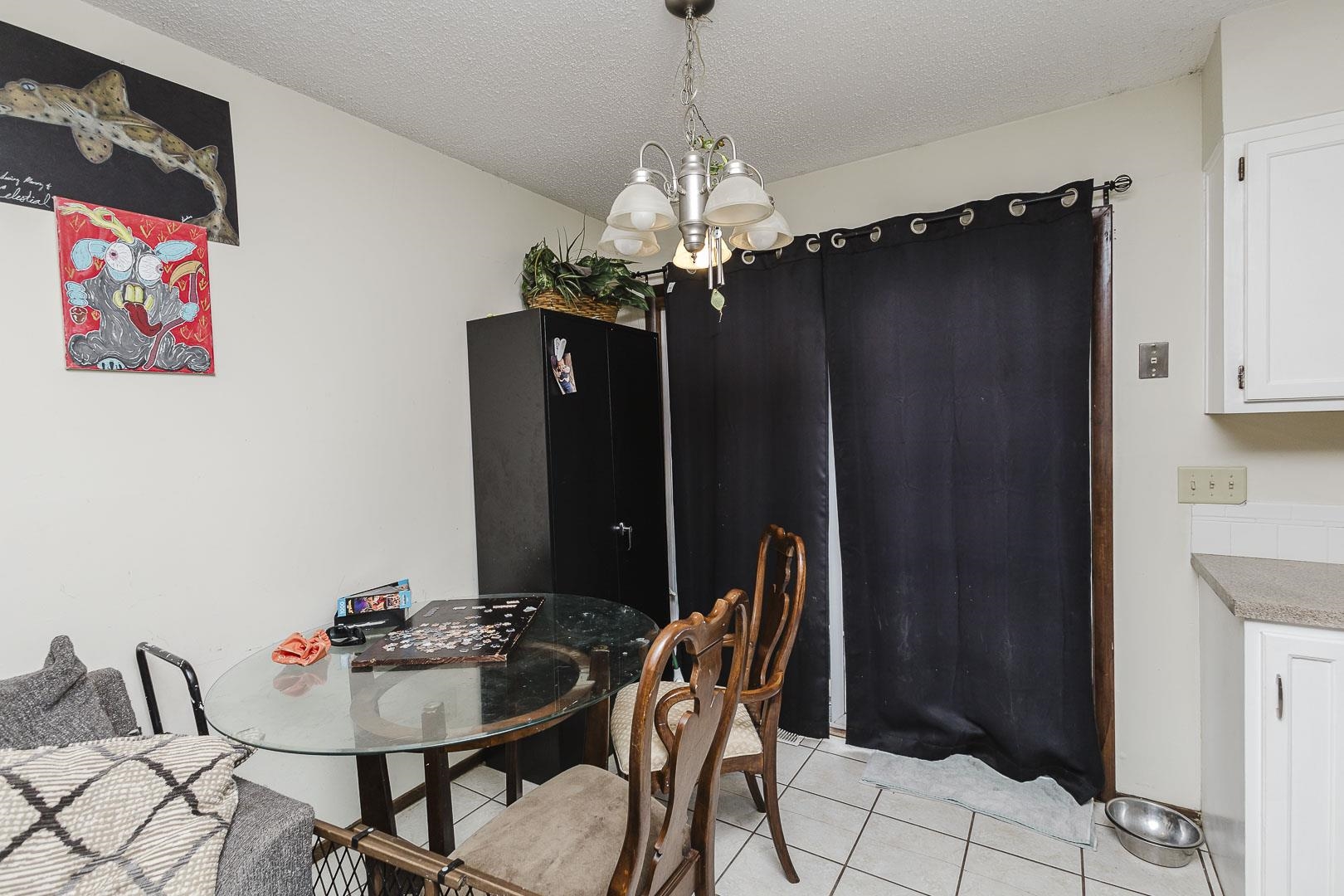 2814 S Chase Property Photo 7