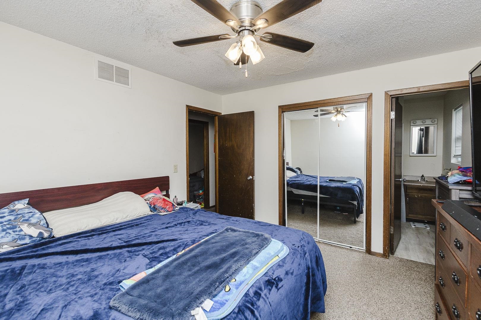 2814 S Chase Property Photo 11