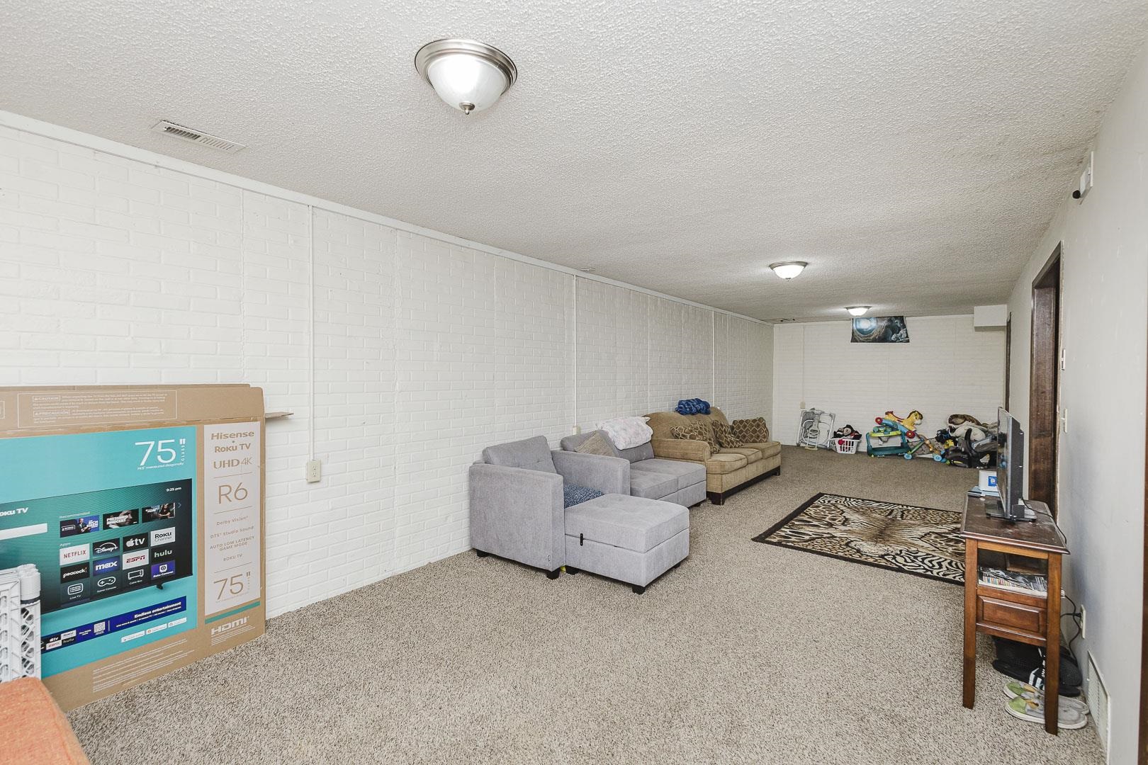 2814 S Chase Property Photo 20