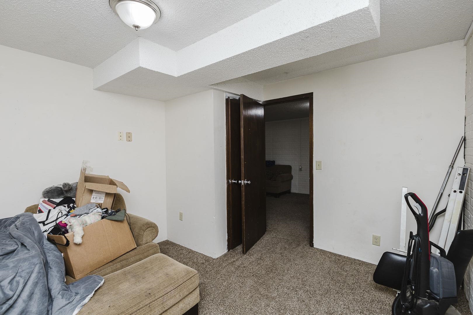 2814 S Chase Property Photo 23